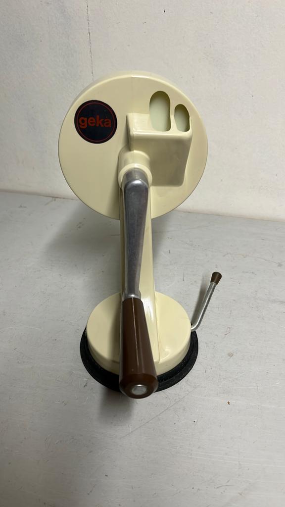 Vintage Geka Snijbonenmolen voorzien van ern zuignap, Ophalen of Verzenden, Zo goed als nieuw