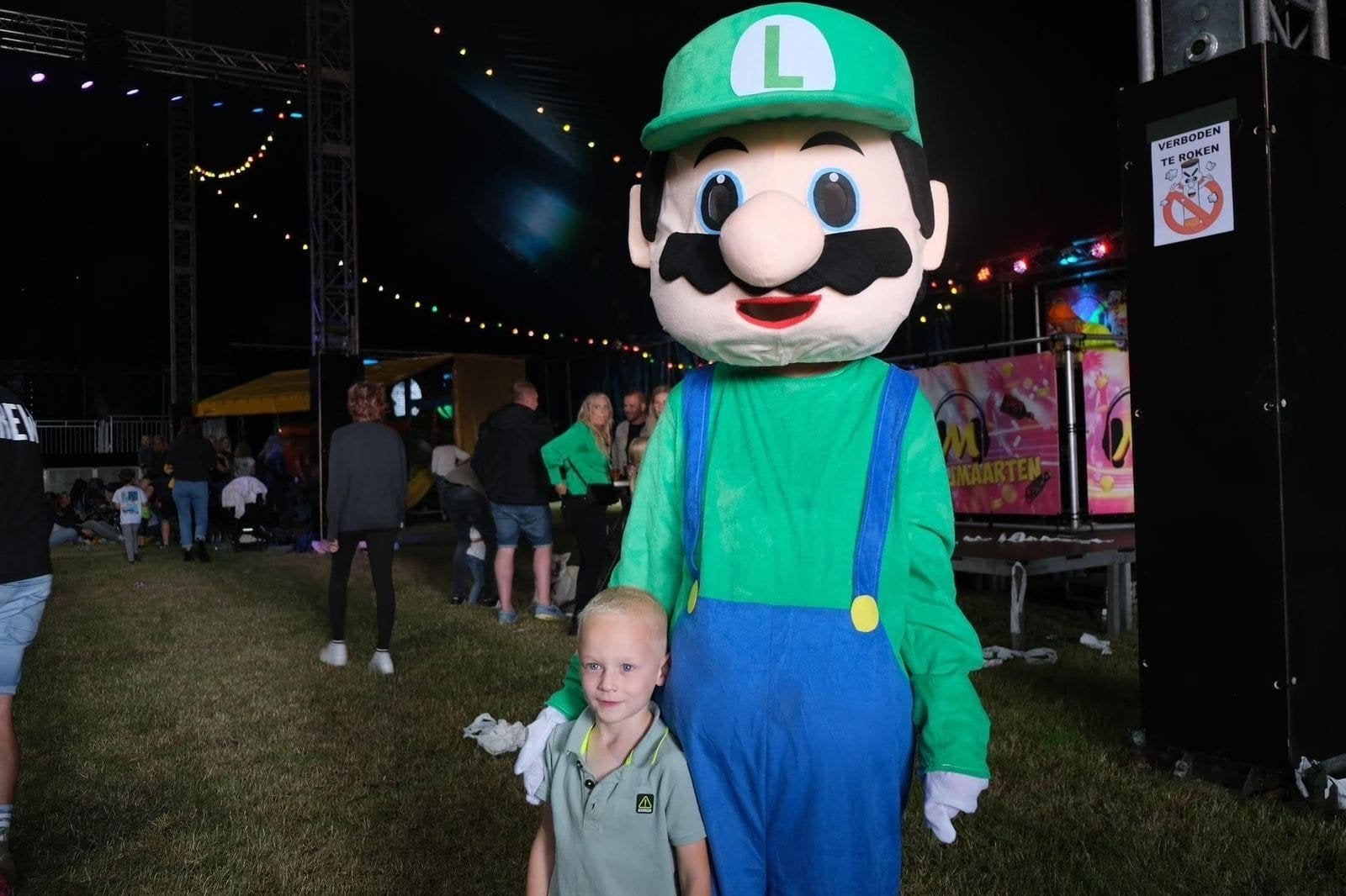 Huur of koop Luigi mascotte pak - Feestjes & Evenementen, Ophalen of Verzenden, Gebruikt, Kostuum, Film of Tv