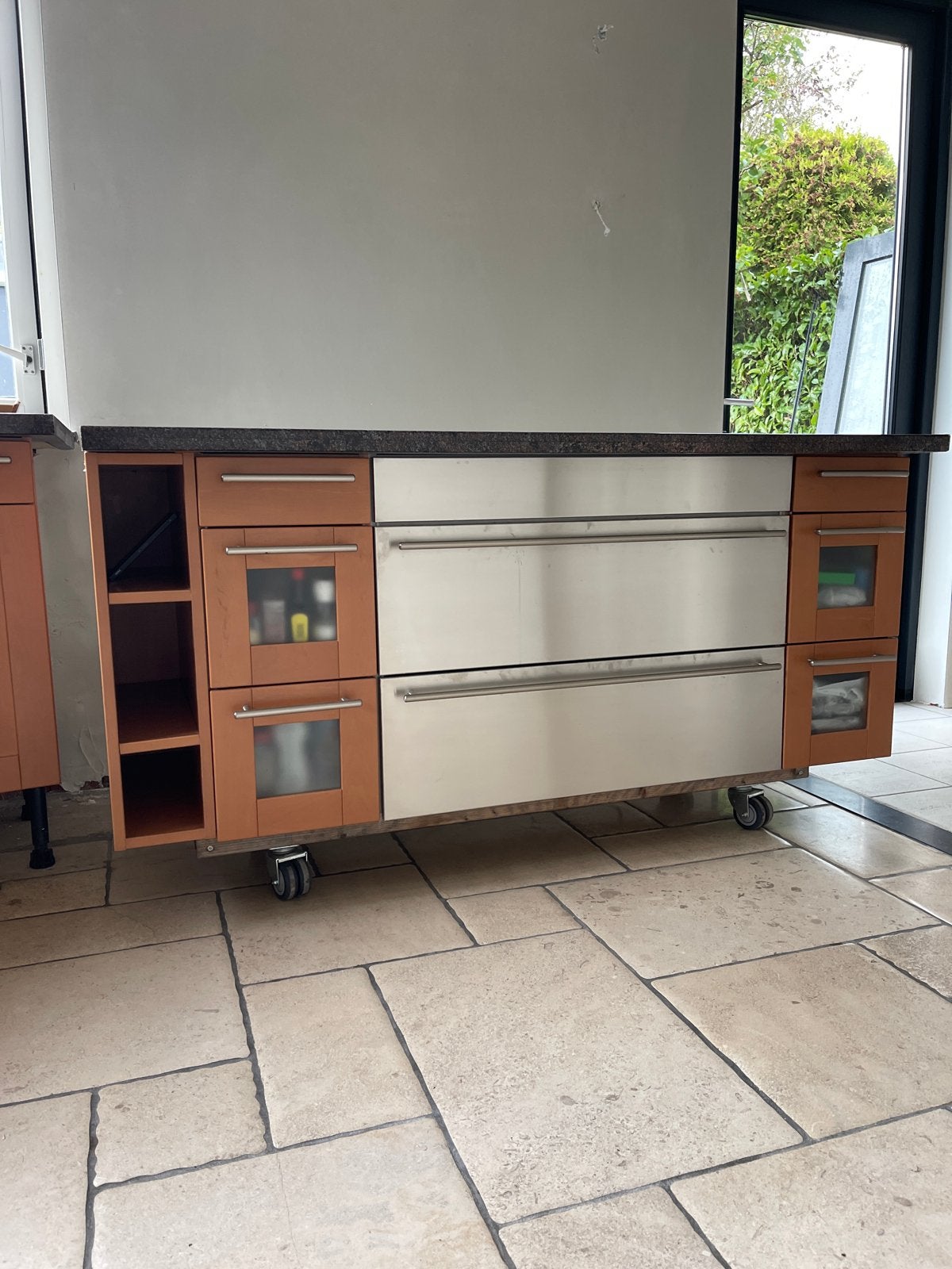 Keukeneiland / buitenkeuken met granieten blad, Ophalen, Gebruikt, Bruin, 100 tot 150 cm