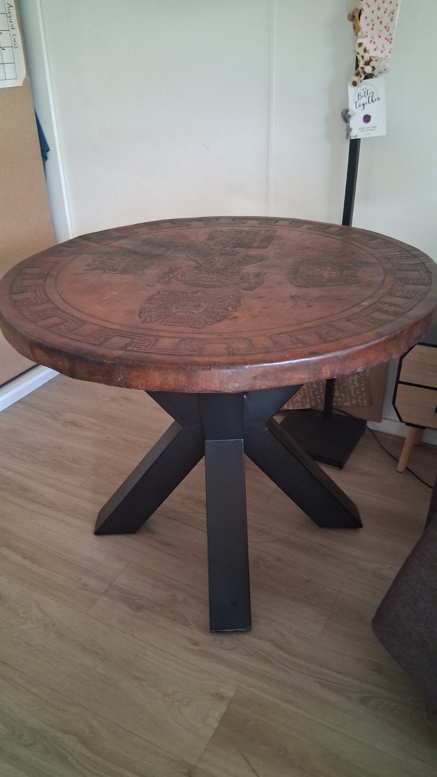 tafel gemaakt door de beroemde designer Angel Pazmiño, Ophalen