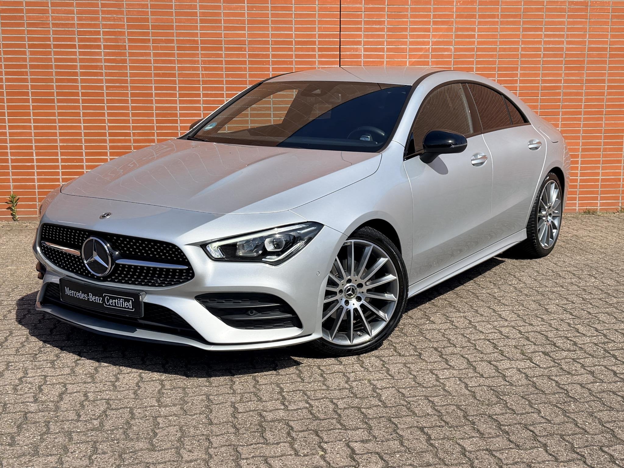 Mercedes-Benz CLA 180 AMG Line | Premium pakket | Nightpakke, Gebruikt, 4 cilinders, Leder en Stof, Origineel Nederlands