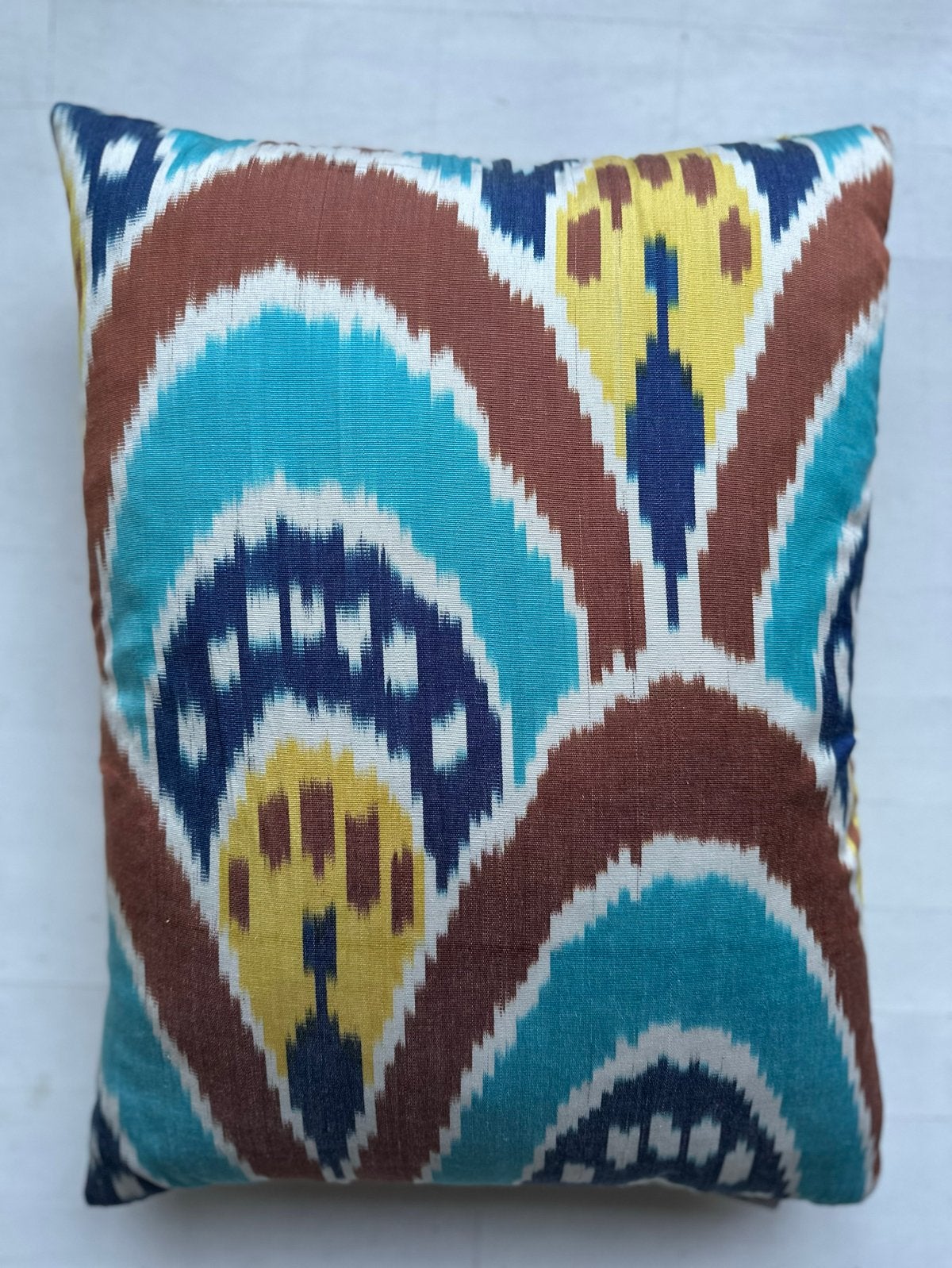 Les Ottomans Zijden Kussen - Ikat & Fluweel (36x48 cm), Overige merken, Meerkleurig, Ophalen of Verzenden, Zo goed als nieuw