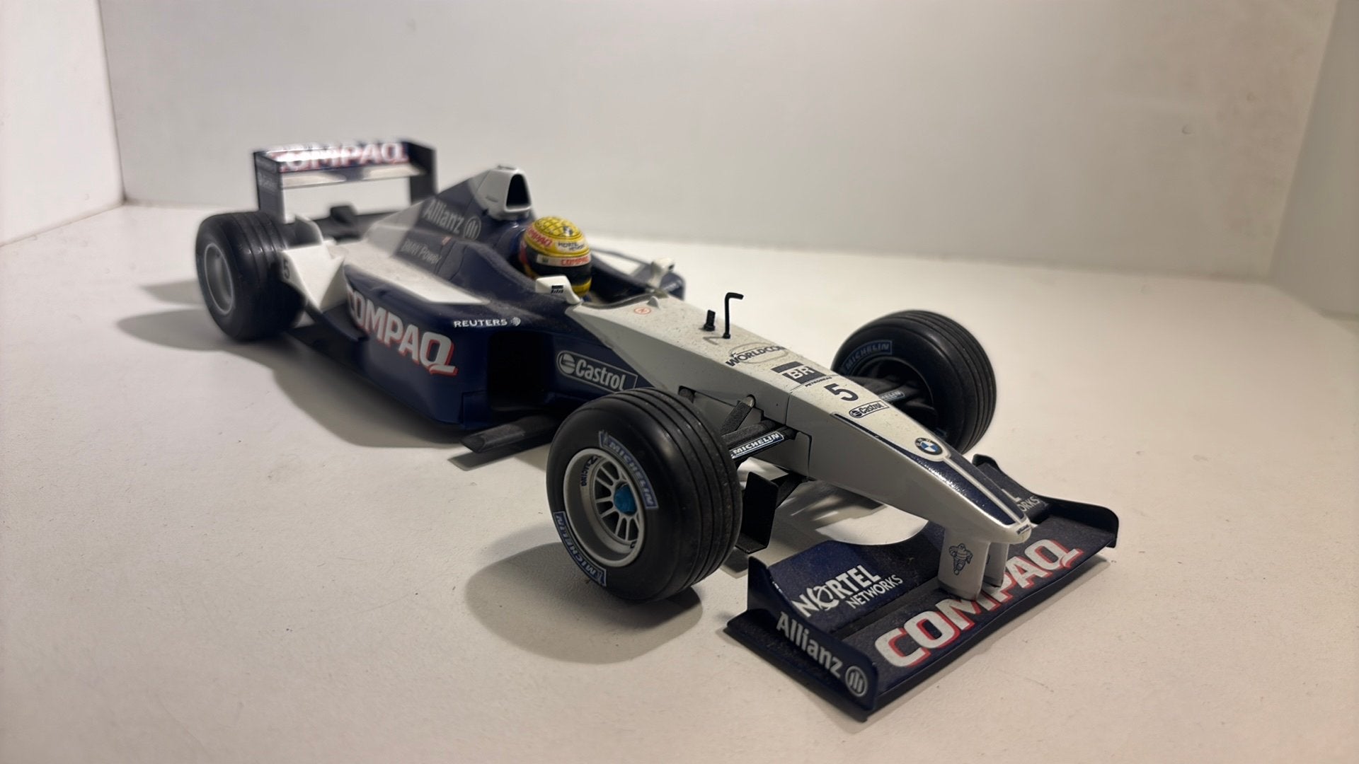F1 bmw Williams fw23 r.Schumacher hot wheels 1.18