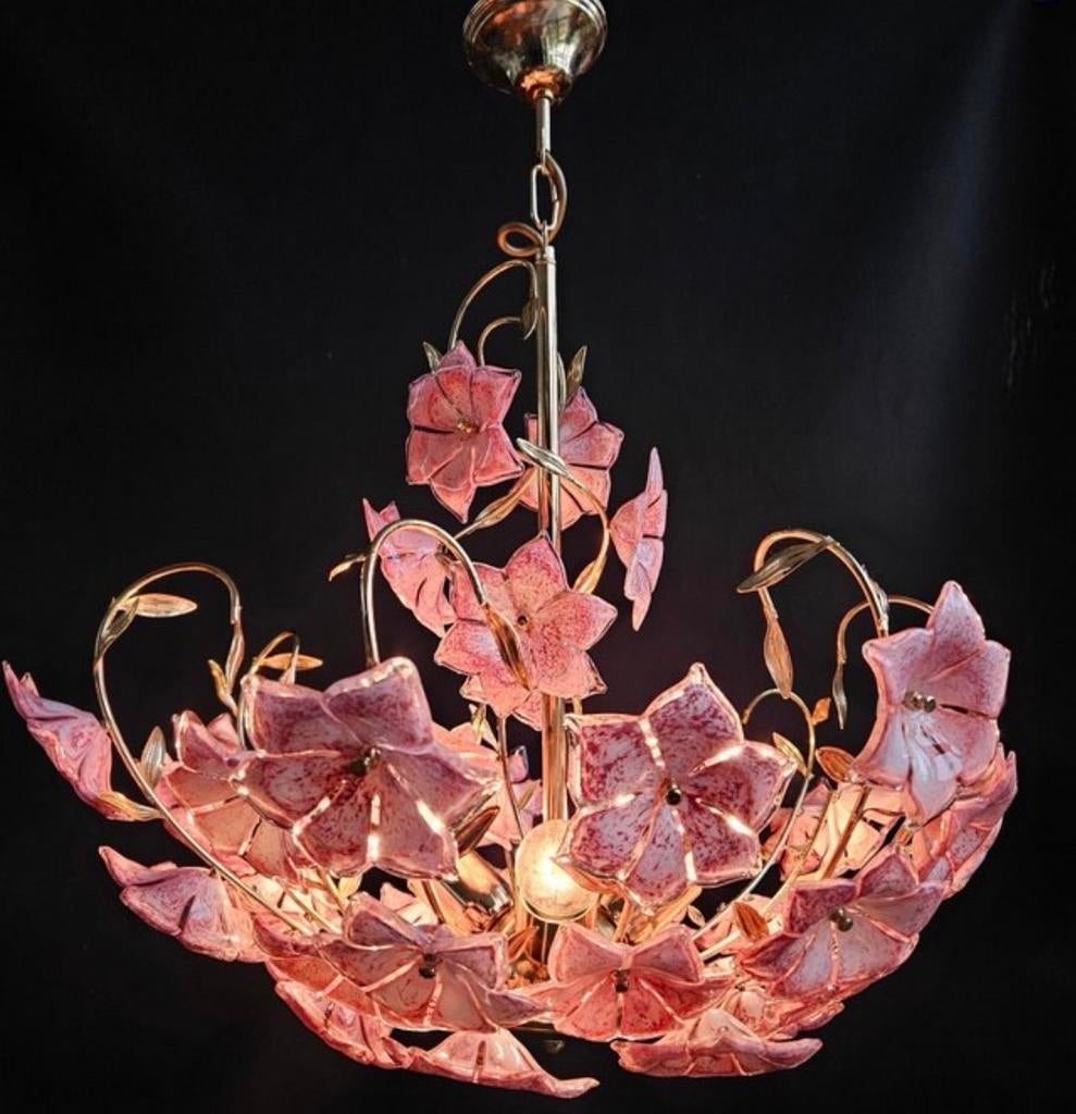 Murano glazen kroonluchter met 34 handgeblazen bloemen, Huis en Inrichting, Lampen | Kroonluchters, Gebruikt, Glas, Ophalen of Verzenden