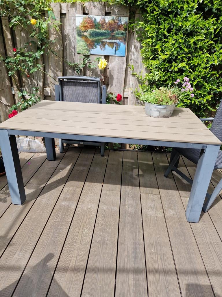 Tuintafel, Tuin en Terras, Tuintafels, Ophalen of Verzenden, Gebruikt, Rechthoekig, Kunststof
