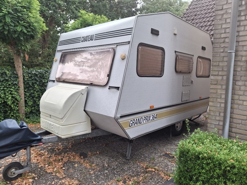 Caravan  Chateau Grand Prix 364 Vintage 1981, Caravans en Kamperen, Caravans, 2 aparte bedden, Luifel, Particulier, 500 - 750 kg