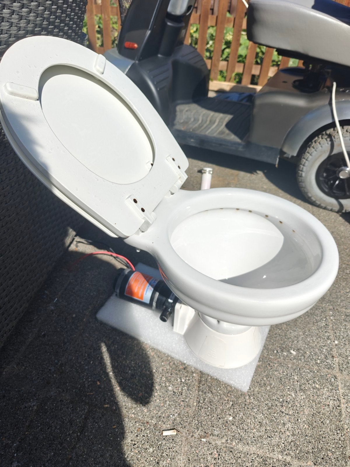 elektrische toilet 12v, Watersport en Boten, Ophalen of Verzenden, Zo goed als nieuw, Kombuis en Sanitair