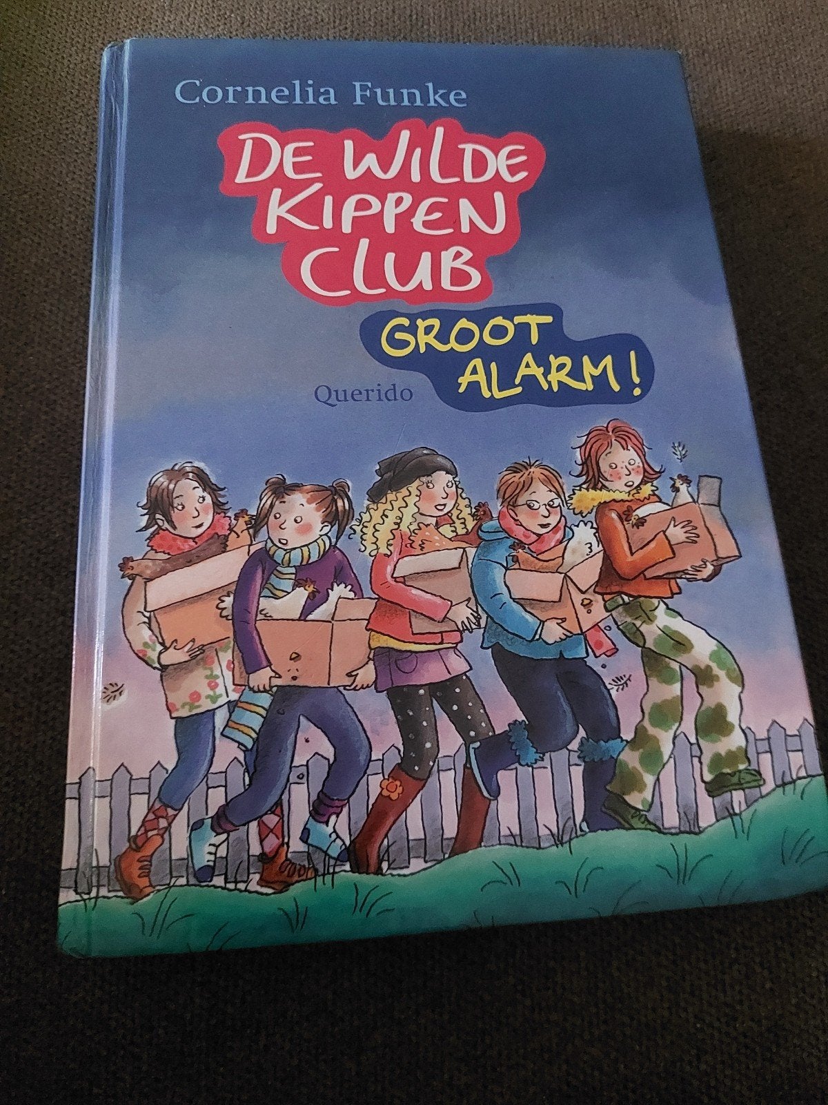 De Wilde Kippen Club: Groot Alarm! - Cornelia Funke, Ophalen of Verzenden, Zo goed als nieuw, Cornelia Funke, Fictie