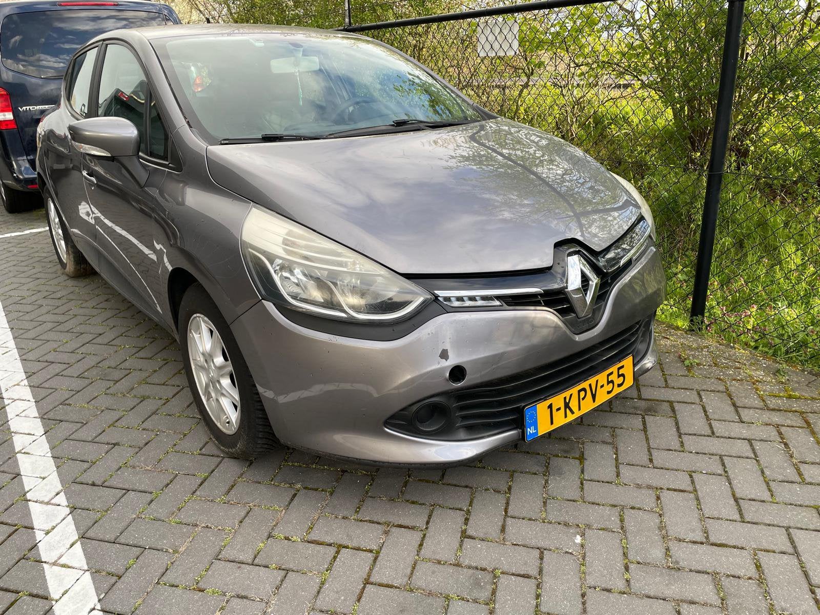 Renault Clio Energy TCe 90pk S&S Eco2 2013 Grijs, Auto's, Voorwielaandrijving, 898 cc, 40 €/maand, 540 kg