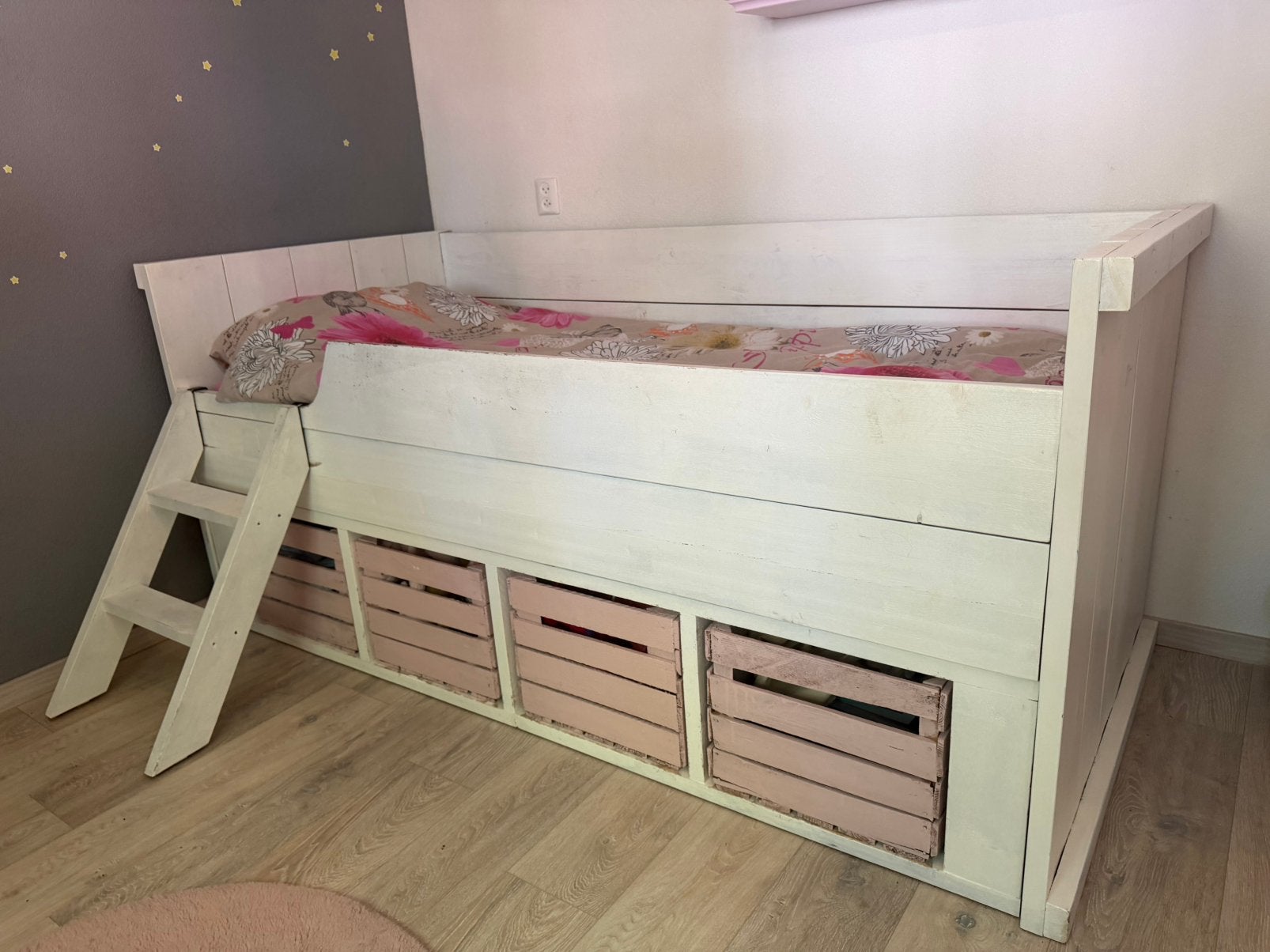Steigerhout bed met latte bodem en matras !!  €50, Kinderen en Baby's, Ophalen, Gebruikt