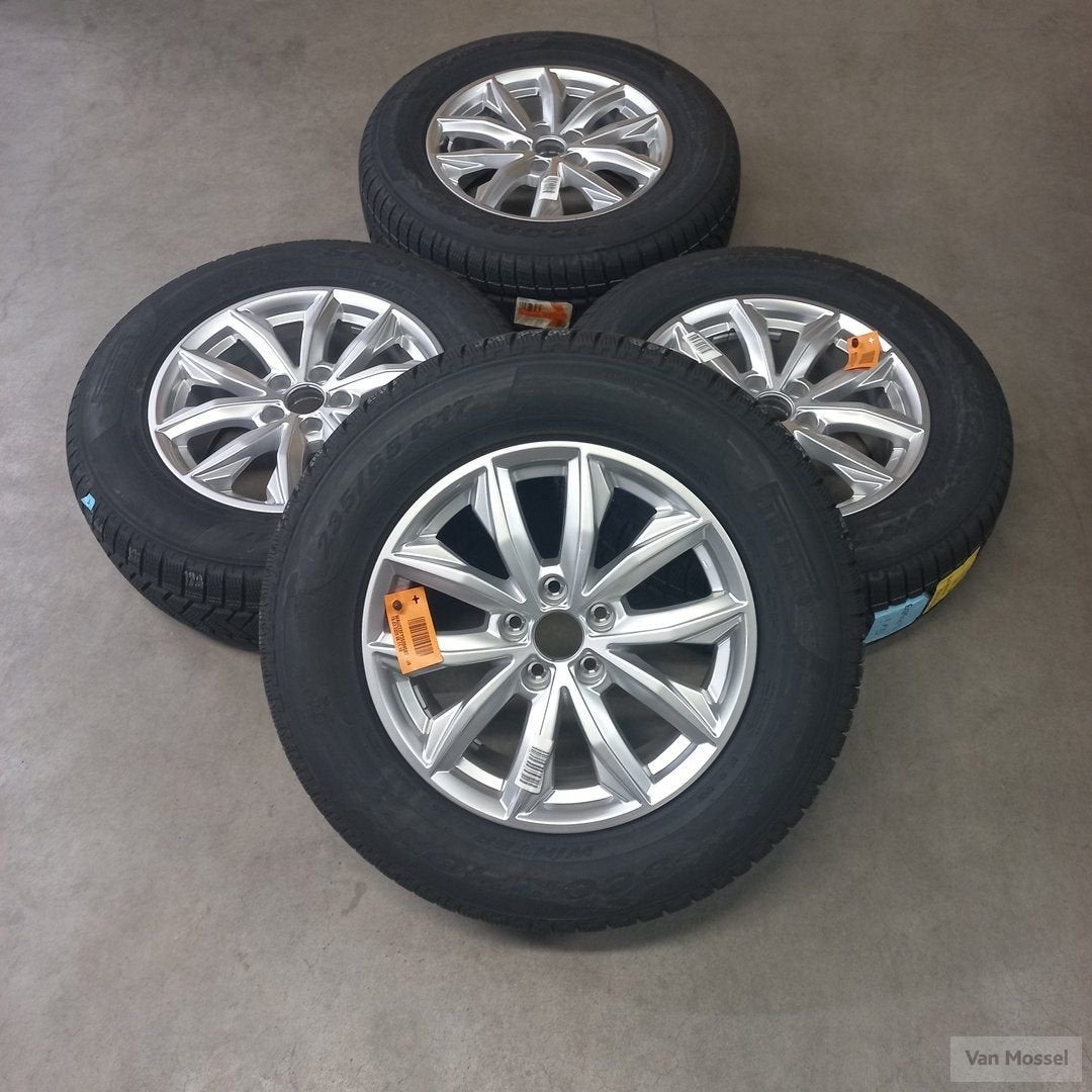 Audi Q5 Pirelli Scorpion Winter 235/65/R17 104H