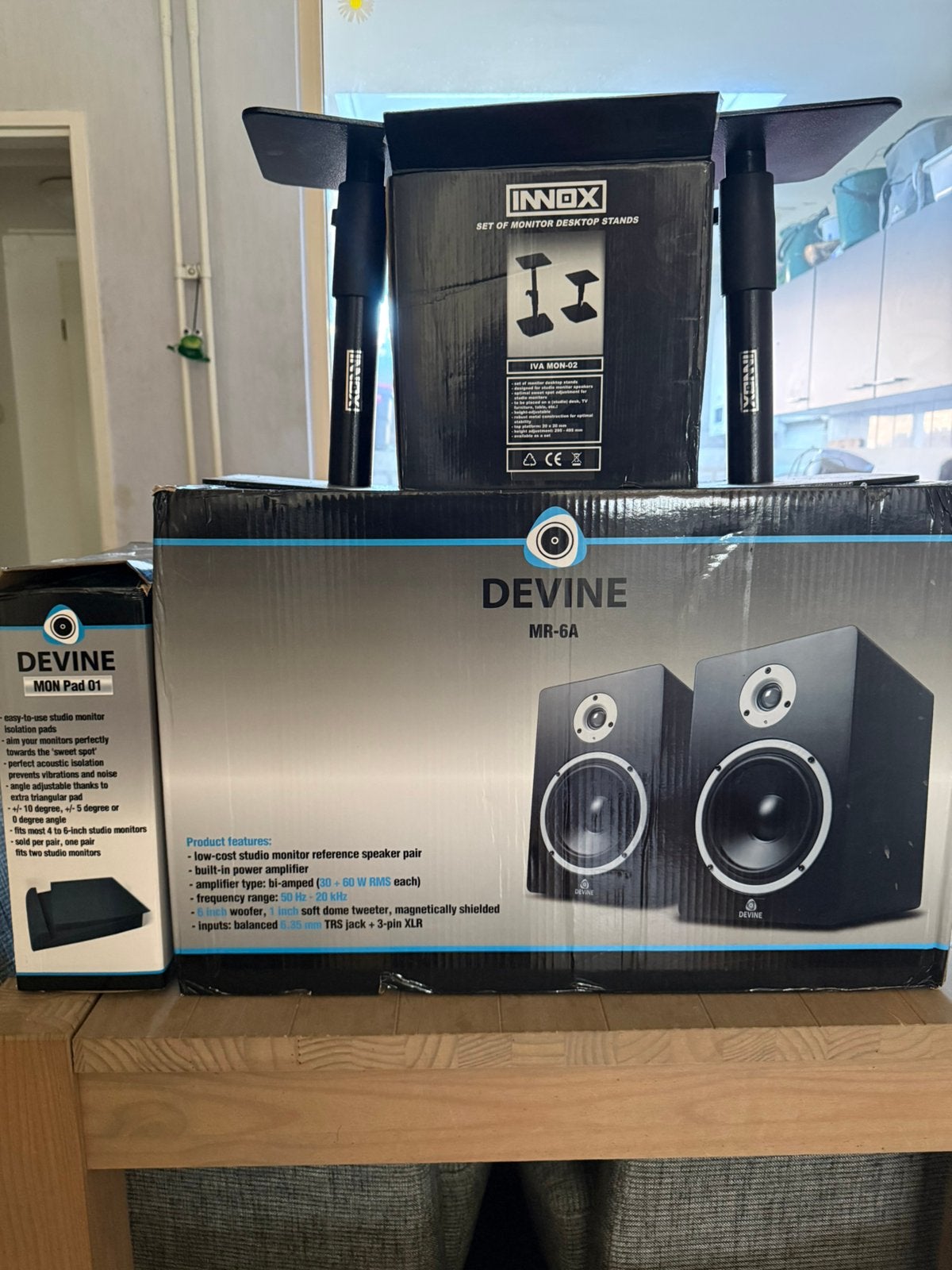 Devine studiomonitoren incl standaards en isolatie pads, Ophalen, Zo goed als nieuw, Minder dan 500 watt, Monitor(versterker)