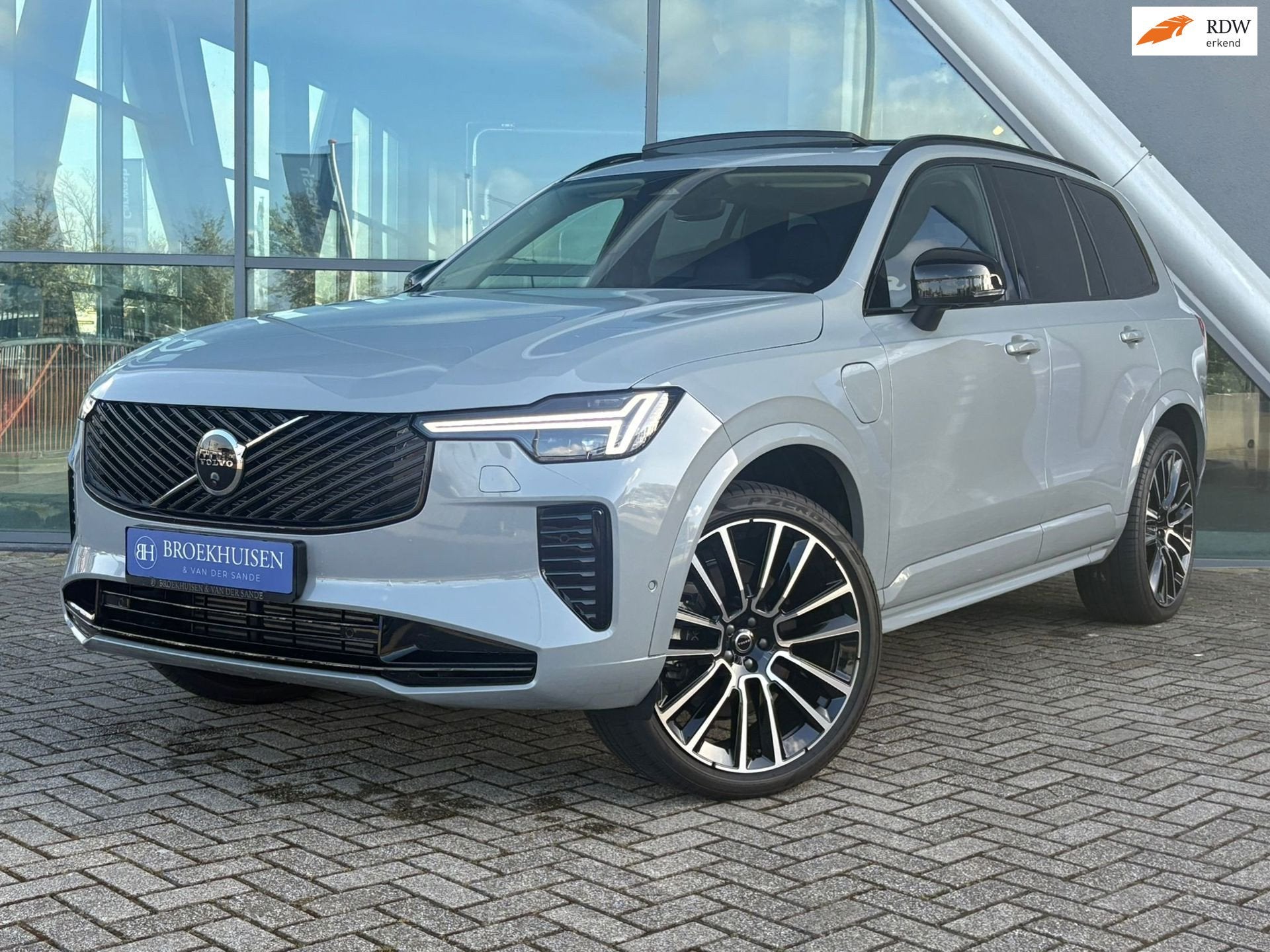 Volvo XC90 2.0 T8 Plug-in hybrid AWD Ultra Dark 455pk Massag, Adaptive Cruise Control, Gebruikt, Zwart, 4 cilinders