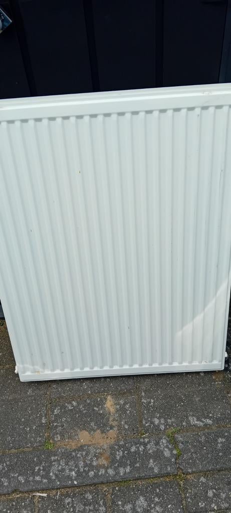 Witte radiator, zo goed als nieuw, 30 tot 80 cm, 500 tot 800 watt, Radiator, Ophalen of Verzenden