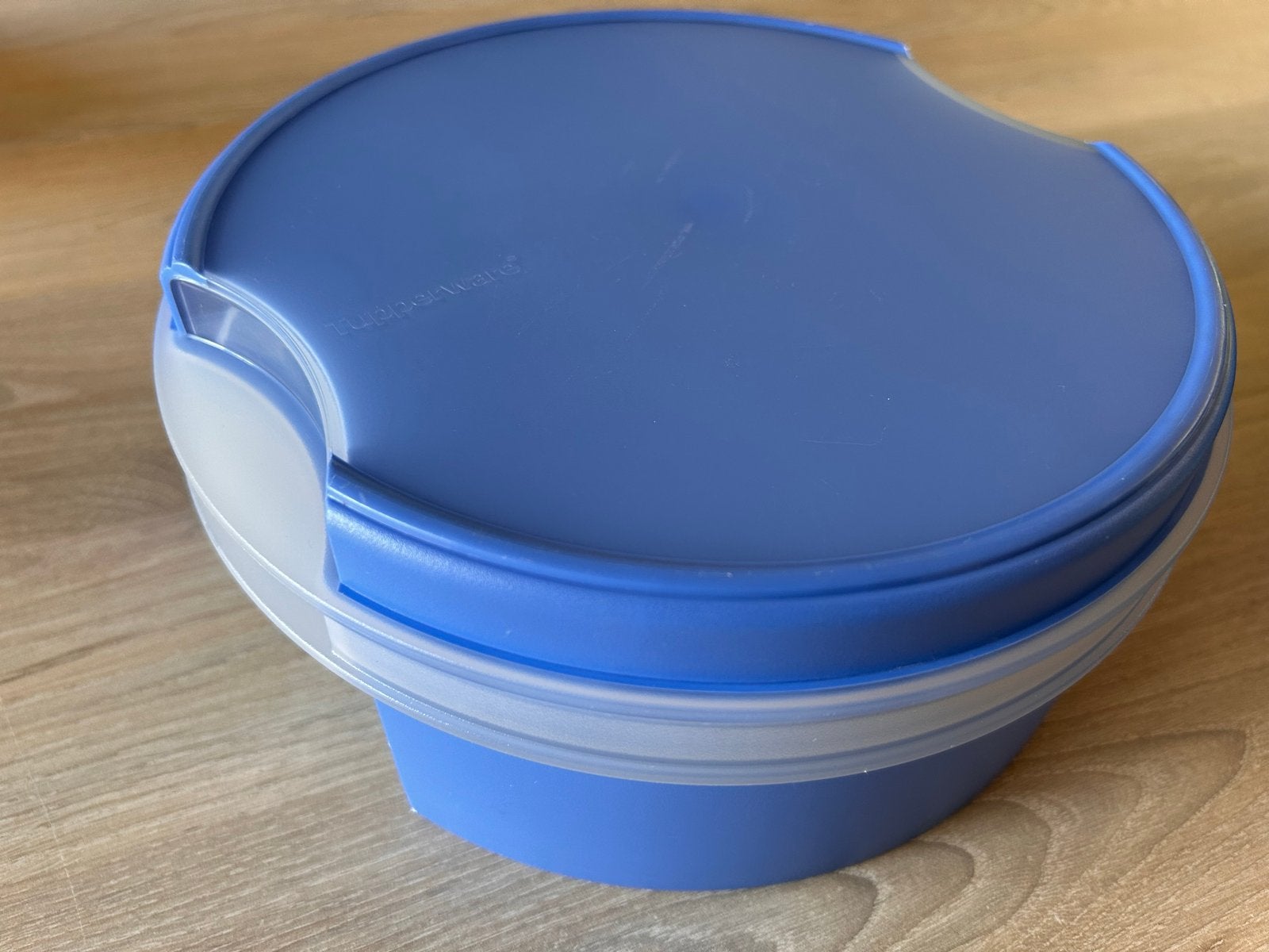 Tupperware koek/snoeptrommel met venster, deksel= dienblad, Blauw, Ophalen of Verzenden, Zo goed als nieuw, Met deksel