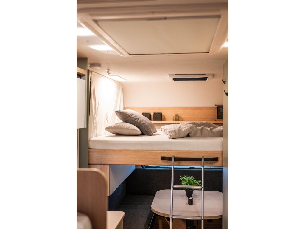 LMC Style Lift 500 K Hefbed!! 7 persoons!! + Gratis mover!, Bedrijf, Treinzit, Meer dan 6, 5 tot 6 meter