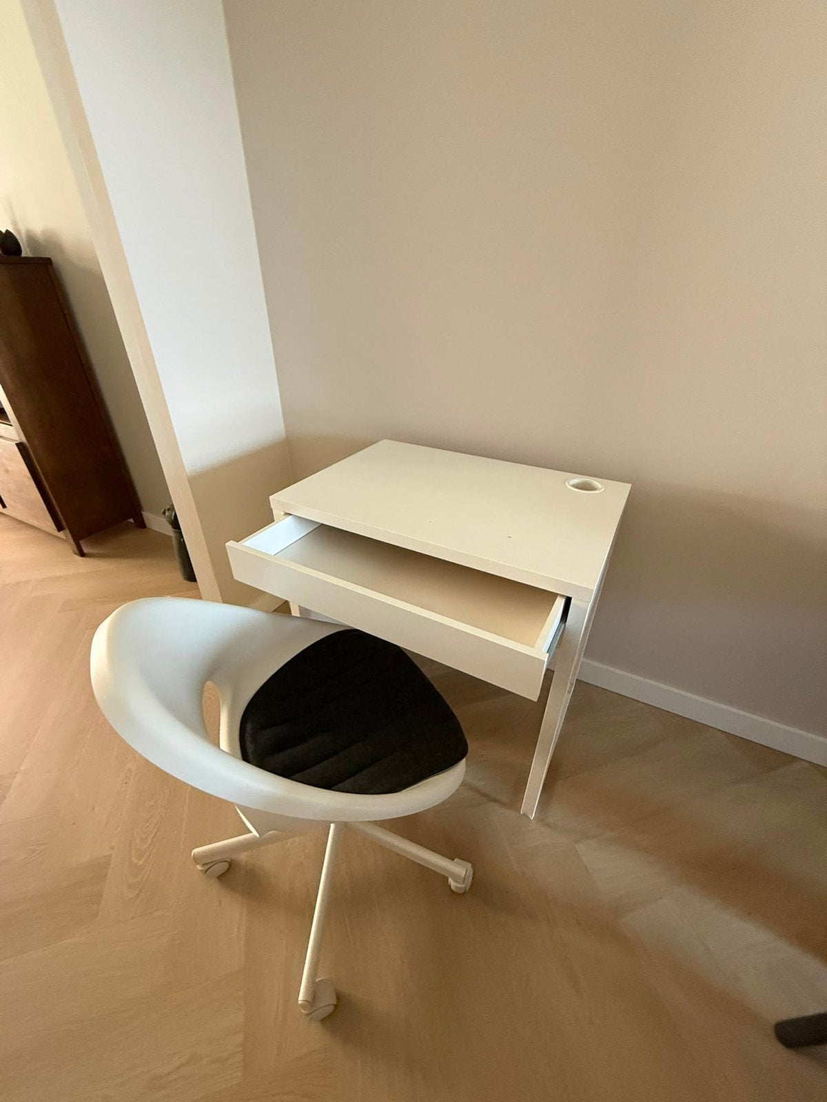 IKEA Bureau en Stoel - Goede Staat, Ophalen, Gebruikt, Hout, IKEA