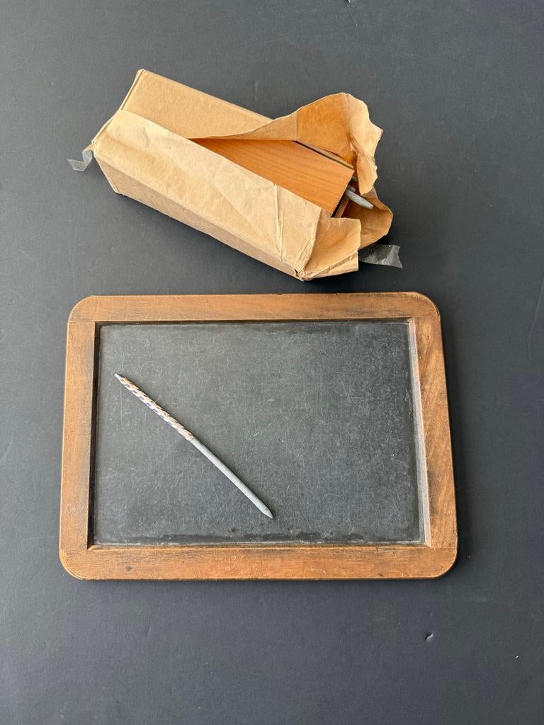Oud leitje met doosje griffels, Antiek en Kunst, Ophalen of Verzenden