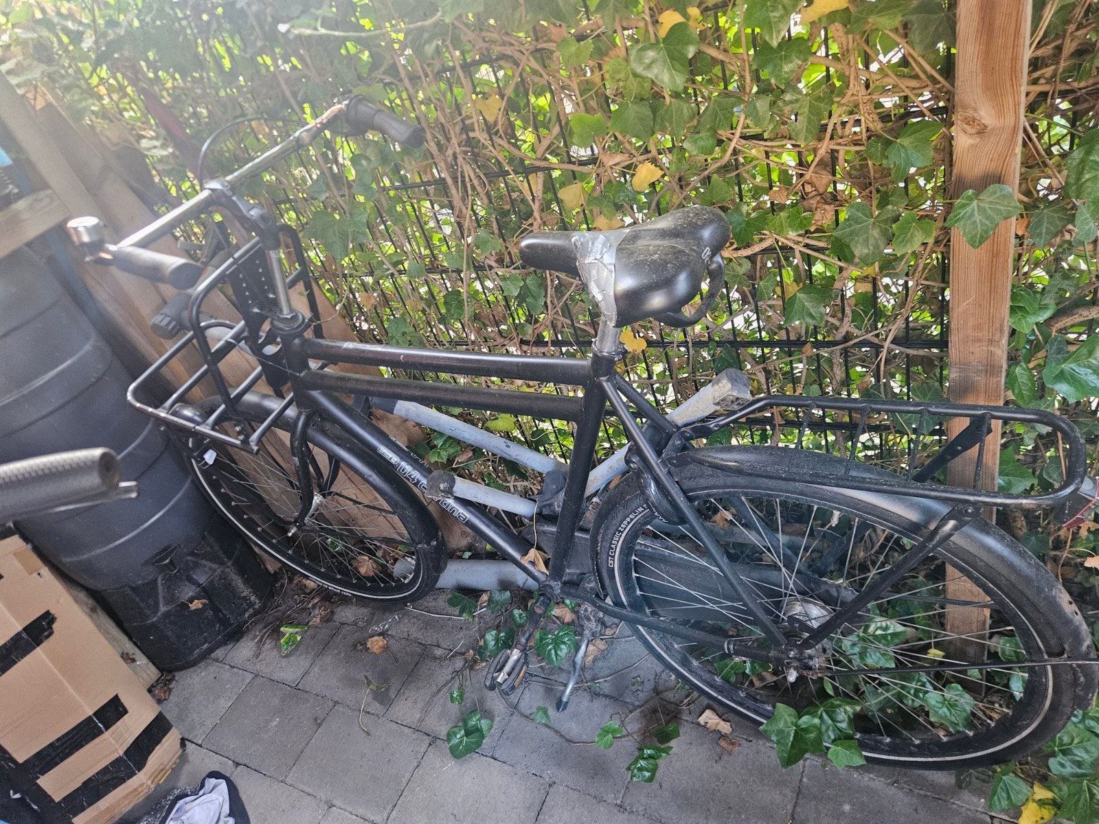 Zwarte fiets met versnellingsproblemen en ketting eraf, Fietsen en Brommers, Fietsen | Dames | Damesfietsen, Overige merken, Velgrem
