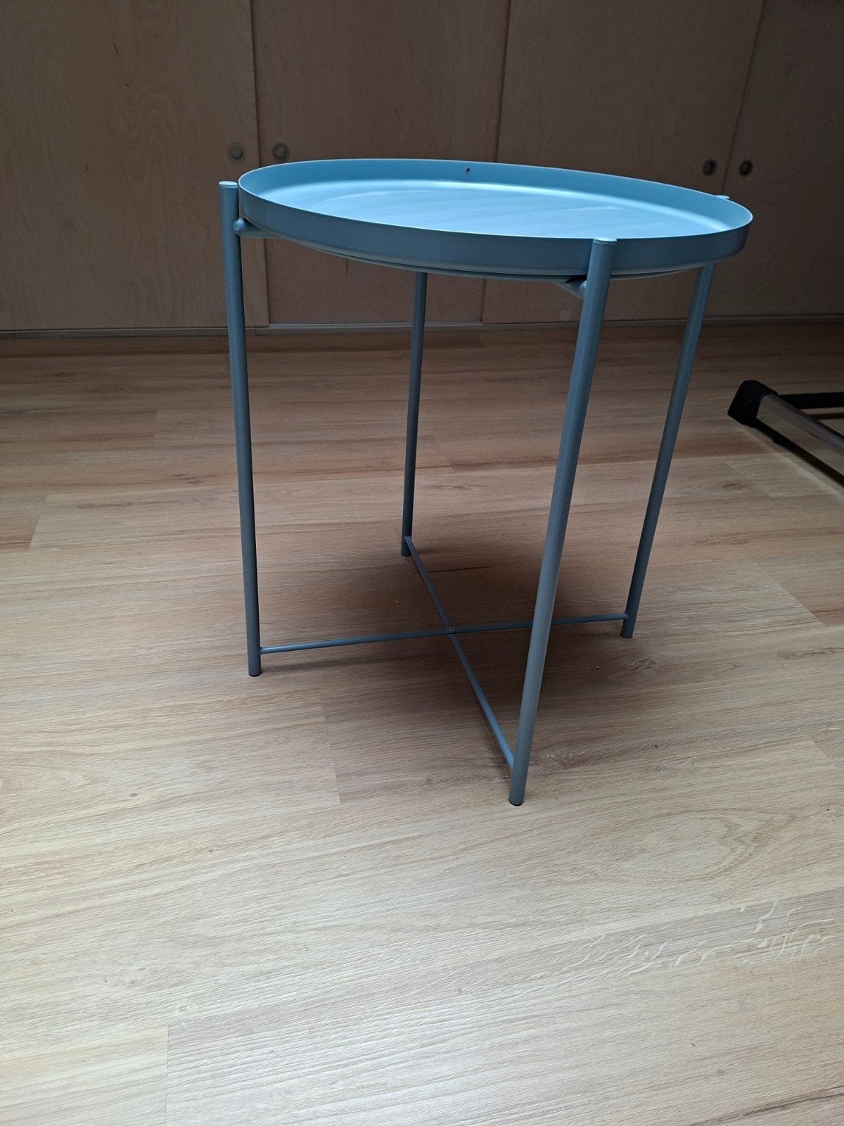 Blauw ijzere ikea bijzettafeltje, Ophalen, Rond, Minder dan 55 cm, 45 tot 60 cm