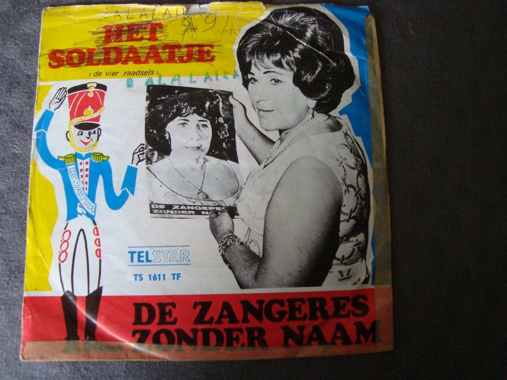 Zangeres zonder naam balalaika, Ophalen of Verzenden, Zo goed als nieuw, Nederlandstalig