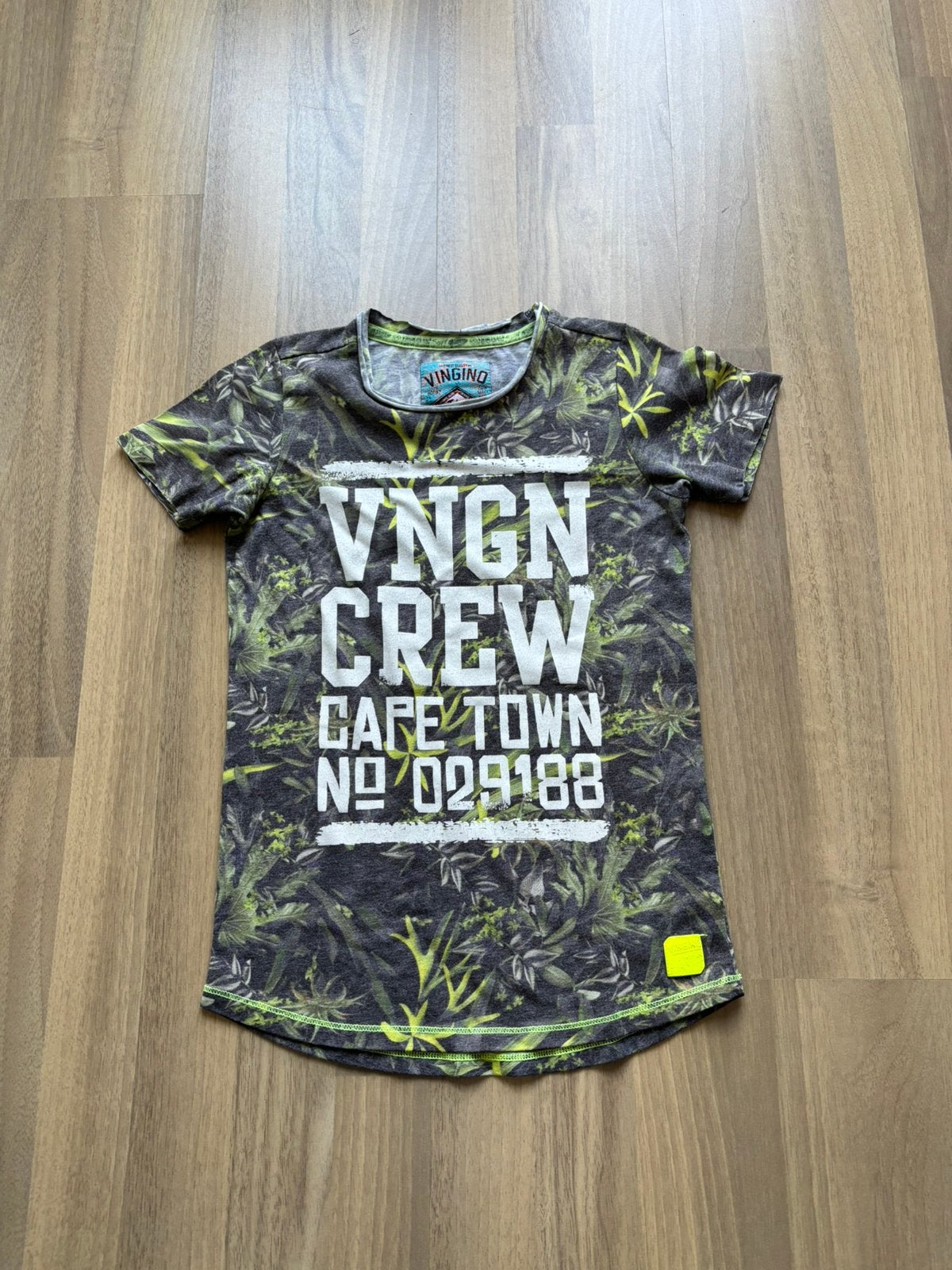 Vingino t-shirt maat 128, Ophalen of Verzenden, Zo goed als nieuw, Jongen, Shirt of Longsleeve