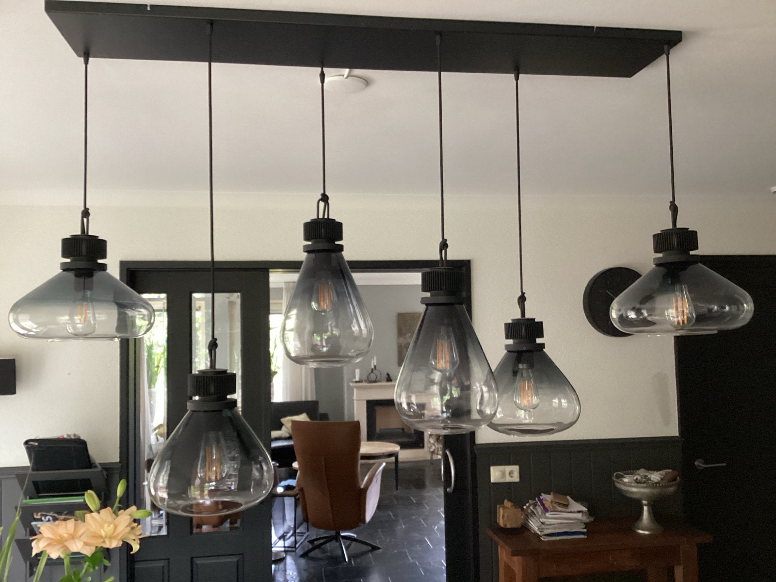 Moderne hanglamp met 6 glazen kappen - Zwart/Grijs, Huis en Inrichting, Ophalen, Zo goed als nieuw, Glas, E27 (groot)