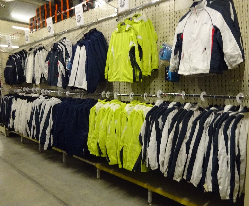 NIEUW Partijtje van 22 paar Sportief trainingspakken – Huis, Ophalen of Verzenden, Nieuw, Maat 46/48 (XL) of groter