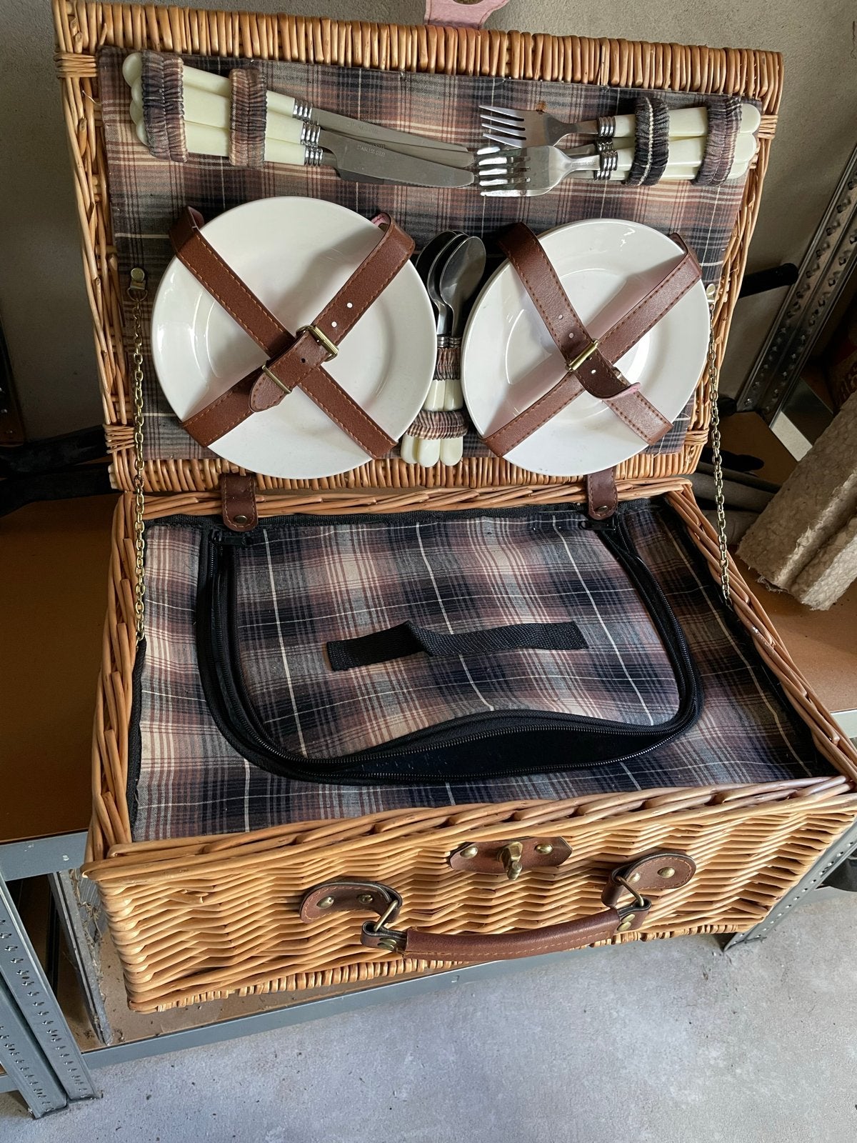 Complete picknickmand met servies en koelvak, Ophalen, Gebruikt