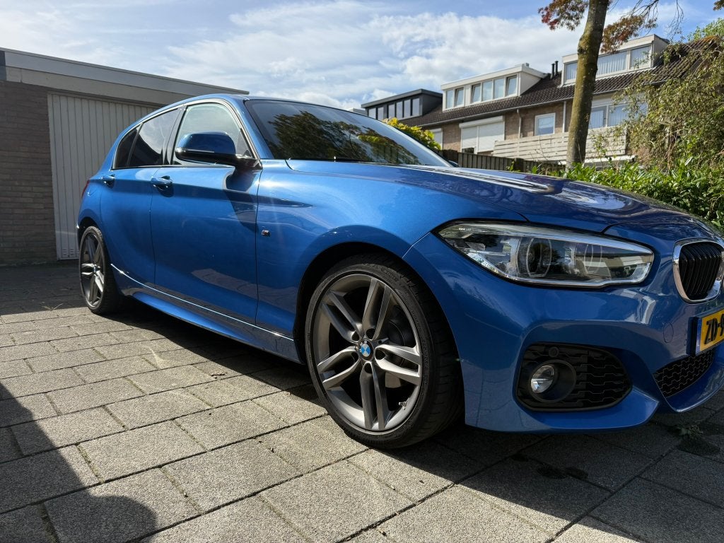 BMW 118i High executive M sport shadow line 1e eigenaar, Auto's, Dealer onderhouden, Blauw, 650 kg, Particulier