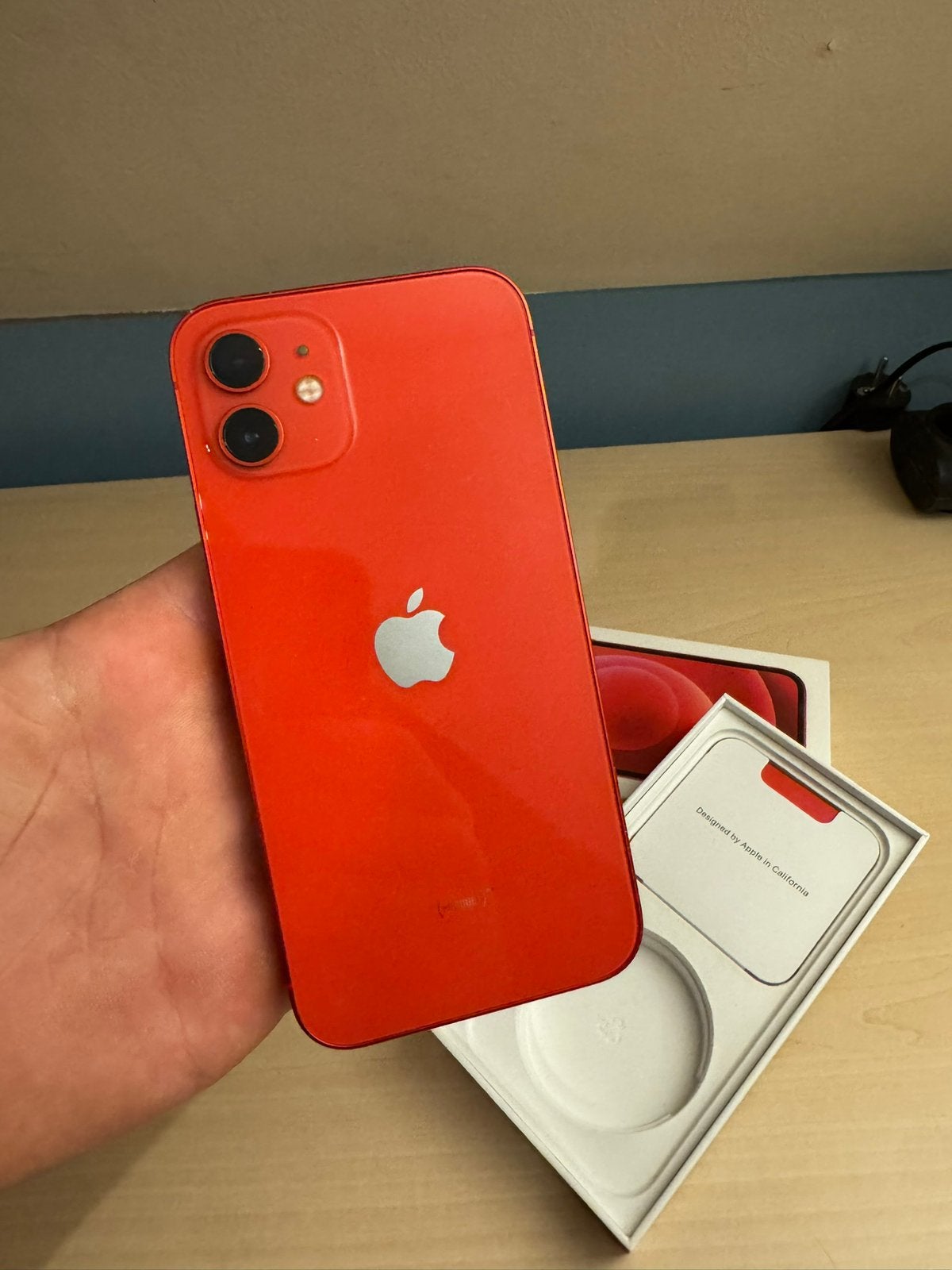 Nette Apple iPhone 12 RED 64GB Batterij 84%, Ophalen, Zo goed als nieuw, 84 %, Zonder abonnement