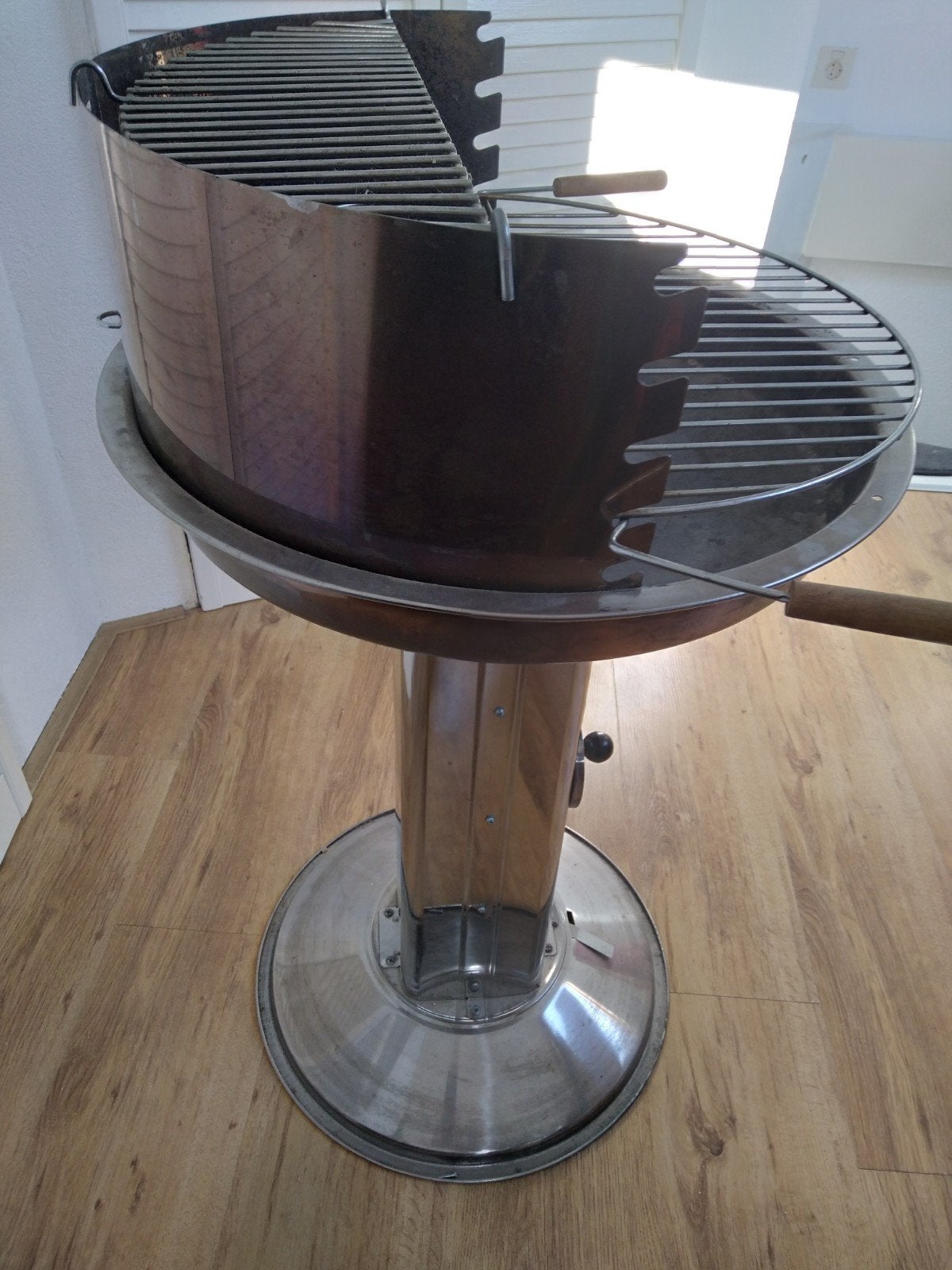 Rvs barbeque, Ophalen