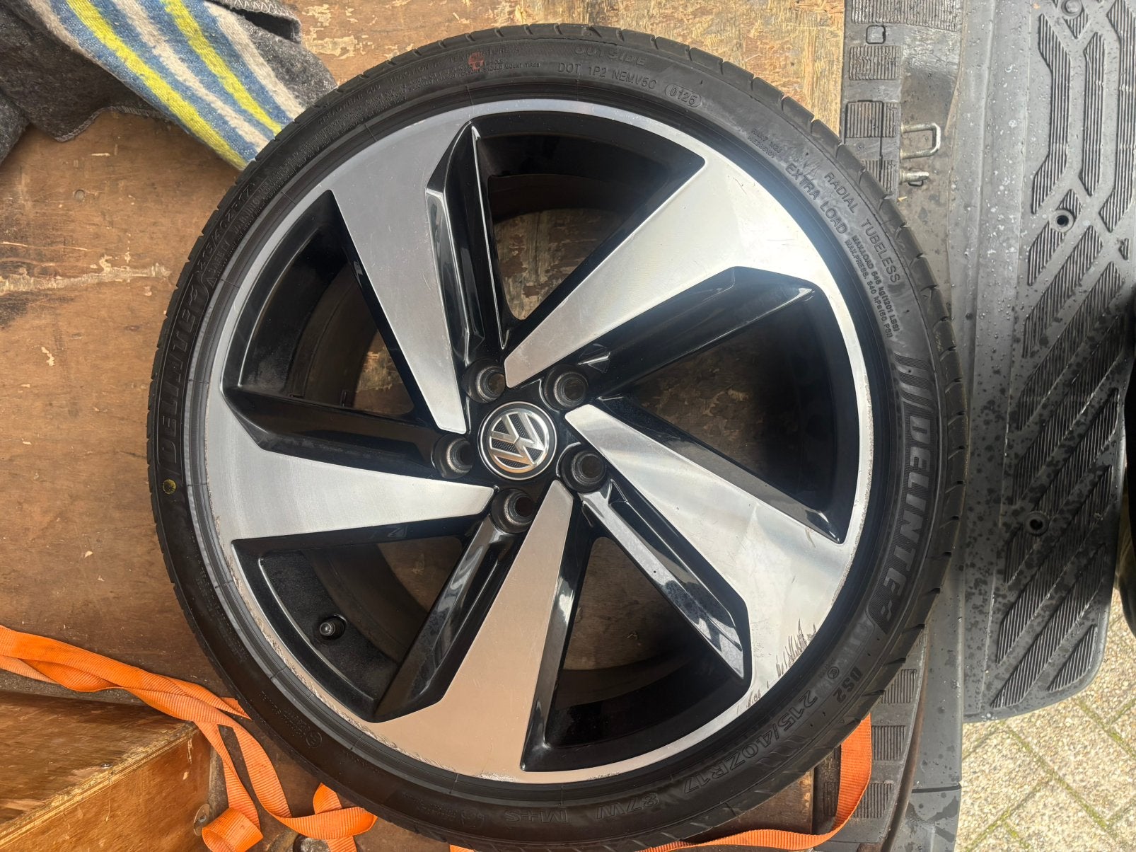 Velgenset Vw Polo 17 inch - 215 40 zr17 - Milton Keynes, Ophalen, Banden en Velgen, 17 inch, Personenwagen