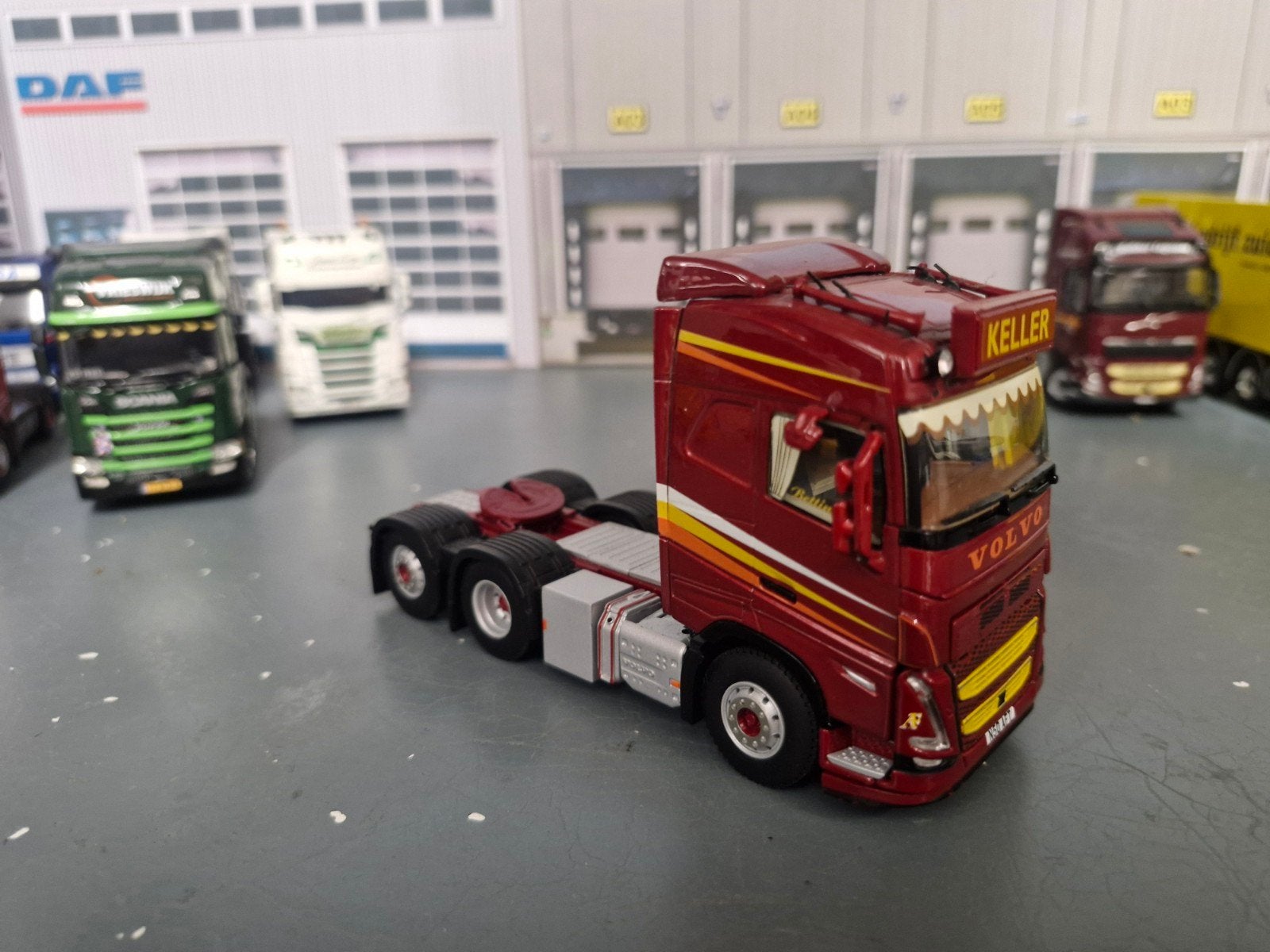 volvo FH trekker 6x2 wsi KELLER, Hobby en Vrije tijd, Ophalen of Verzenden
