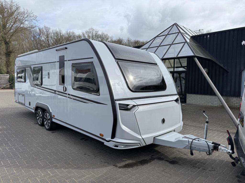 Knaus Sudwind Black Selection 650 UDF 2026, Bedrijf, Treinzit, Overige typen, 6 tot 7 meter