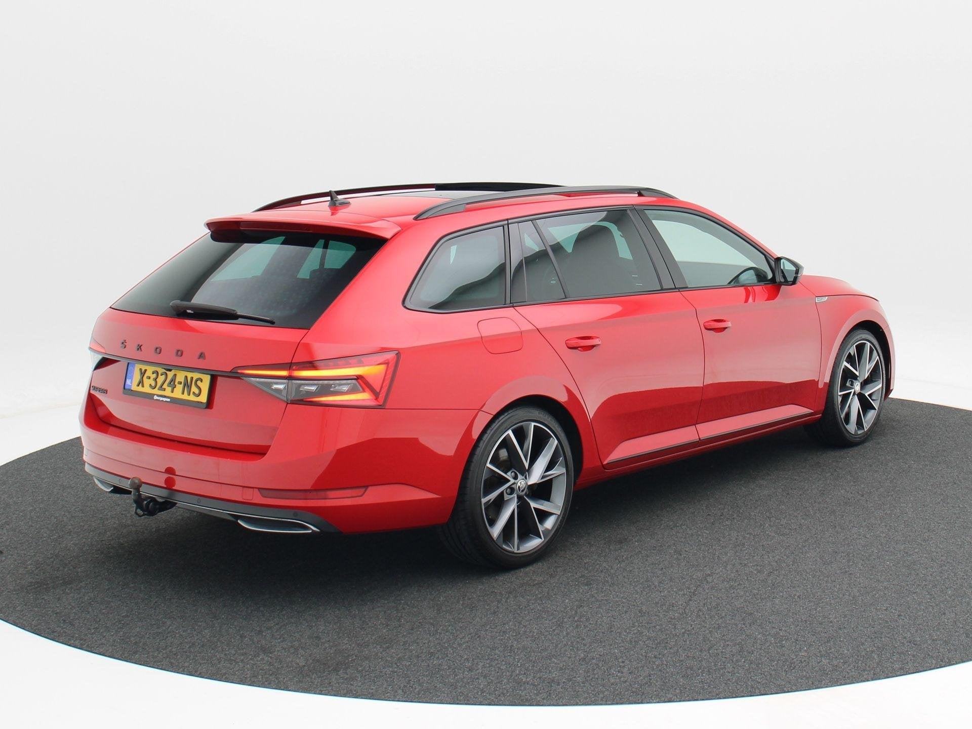 Skoda Superb Combi 1.5 TSi 150 Pk Automaat Sportline Busines, Auto's, Dealer onderhouden, 4 cilinders, 150 pk, Alcantara