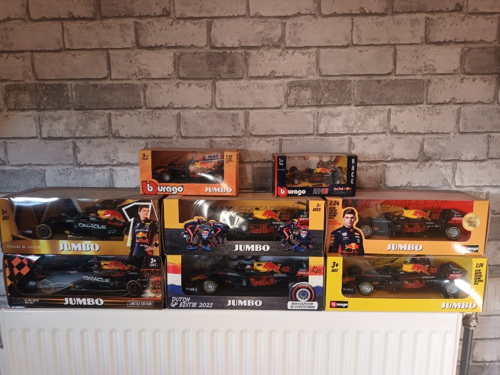 Nieuw in doos 8x Max Verstappen auto, Ophalen of Verzenden, Nieuw, Auto, Bburago