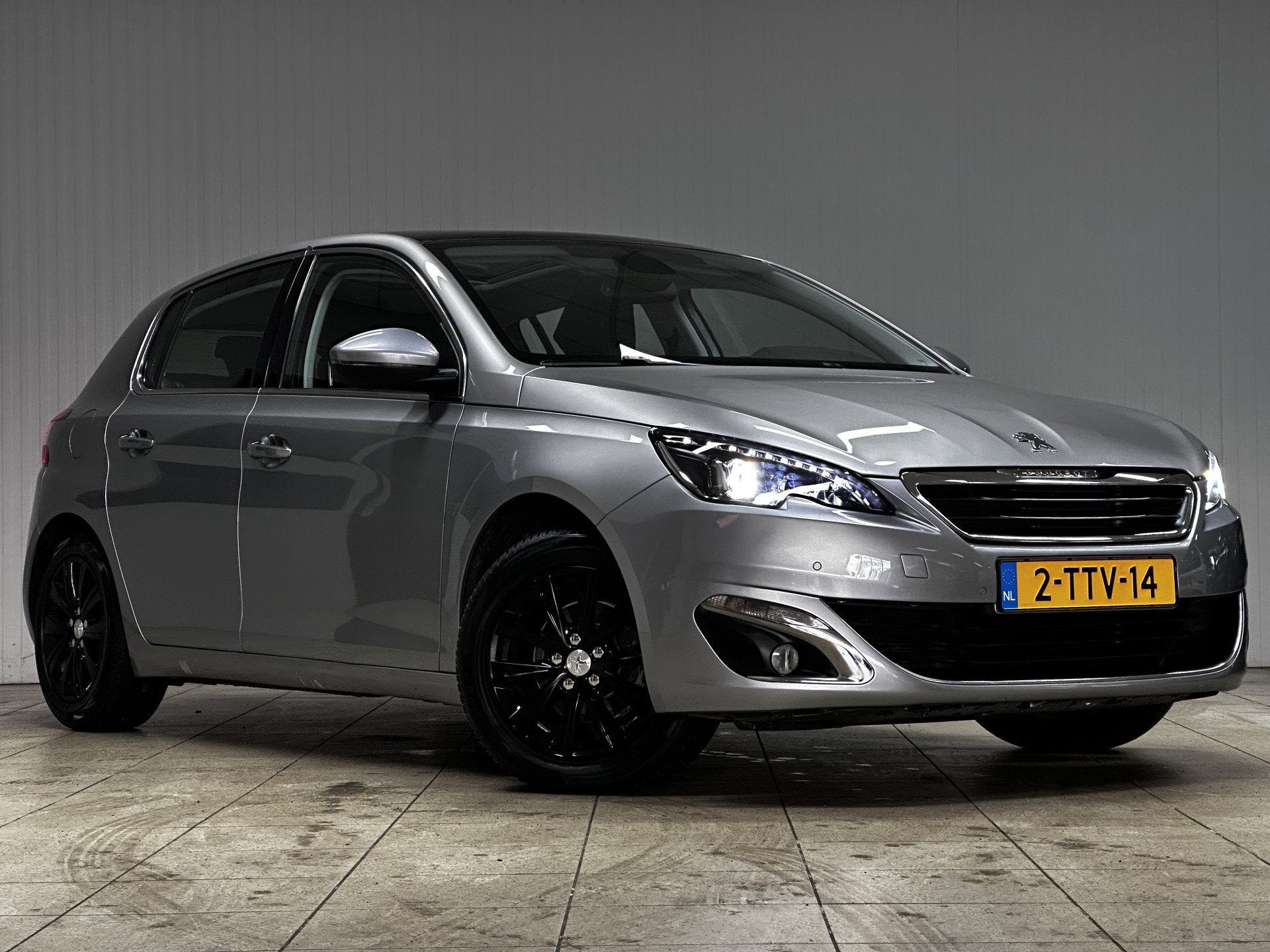 Peugeot 308 1.6 THP Première/ Trekhaak/ Panorama-Dak/ Keyle, Voorwielaandrijving, Euro 5, Stof, Zwart