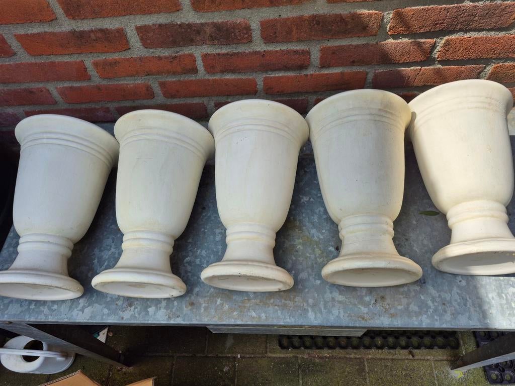 Vijf mooie vazen geen plastic maar gyps keramiek, Ophalen
