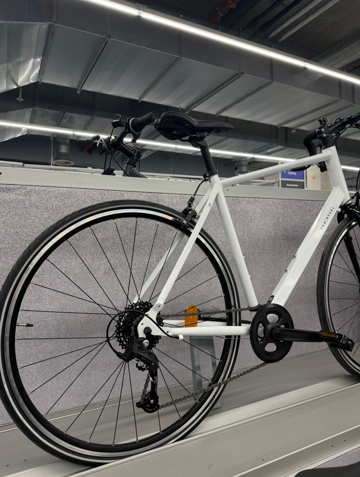 TRIBAN racefiets maat M Wit + accesoires, Fietsen en Brommers, Nieuw, 49 tot 53 cm, Meer dan 20 versnellingen, Ophalen
