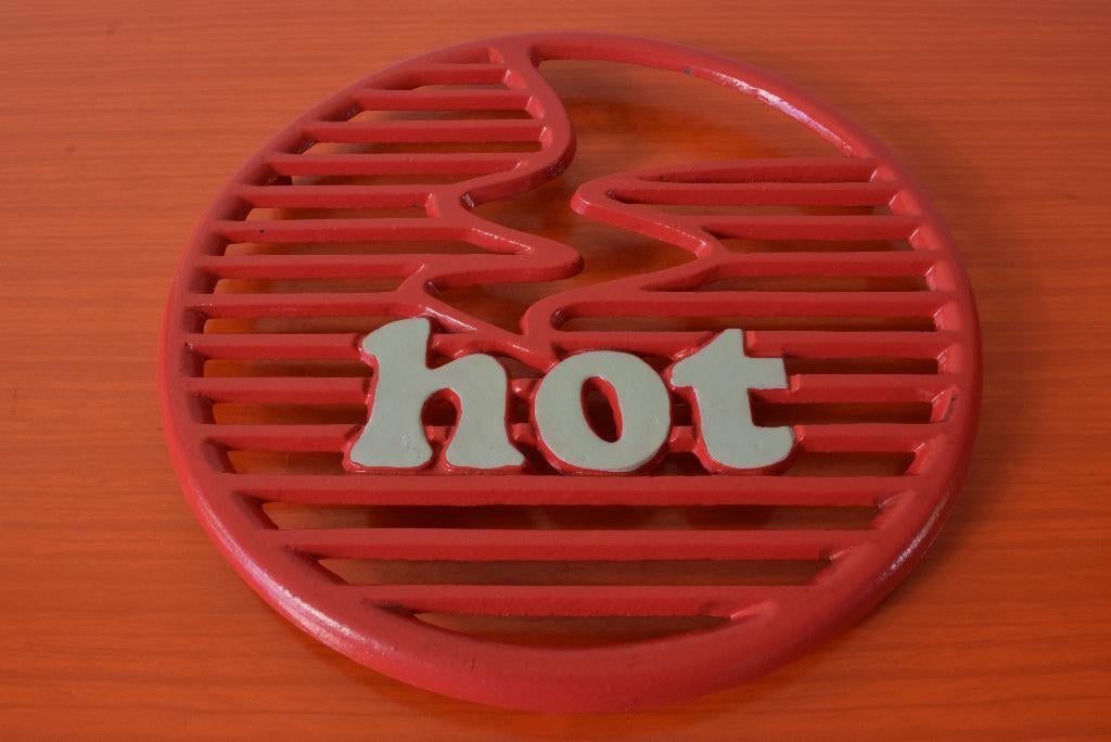 Retro vintage gietijzeren HOT onderzetter - 1 of 2 stuks, Huis en Inrichting, Woonaccessoires | Onderzetters, Ophalen of Verzenden
