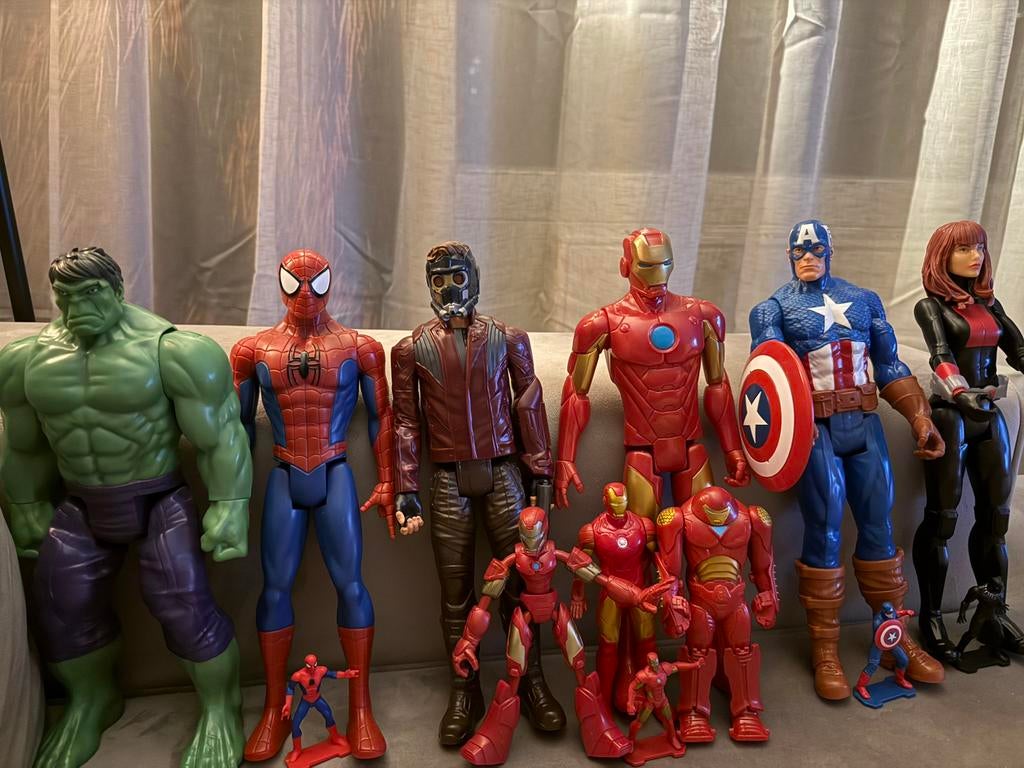 Verschillende soorten actie figuren marvel, Ophalen, Zo goed als nieuw