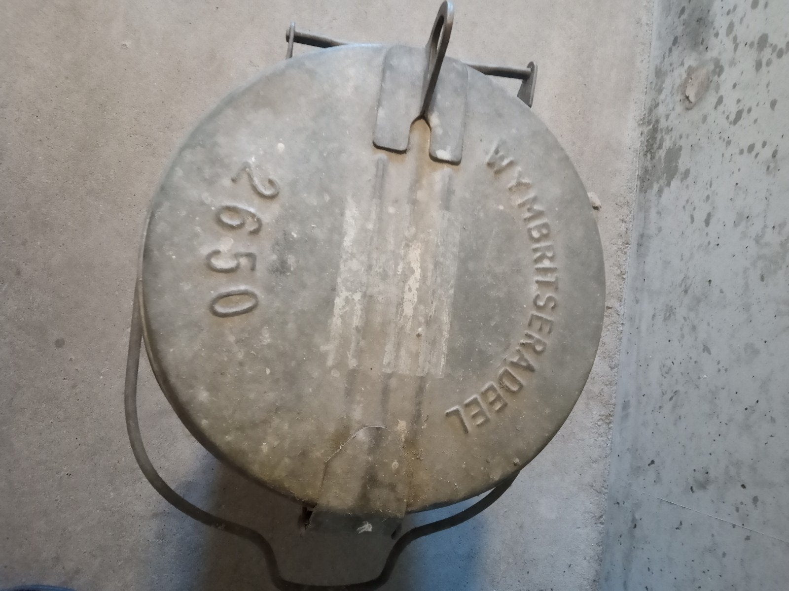 oude vuilnis emmer, Ophalen