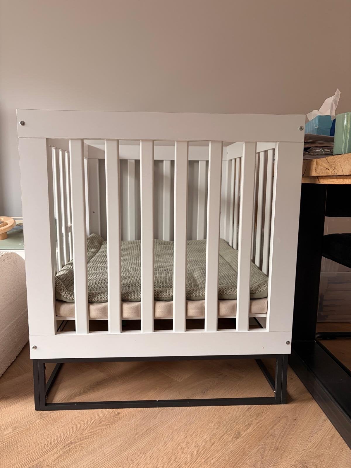 Box voor baby wit met zwart onderstel, Kinderen en Baby's, Ophalen, Gebruikt