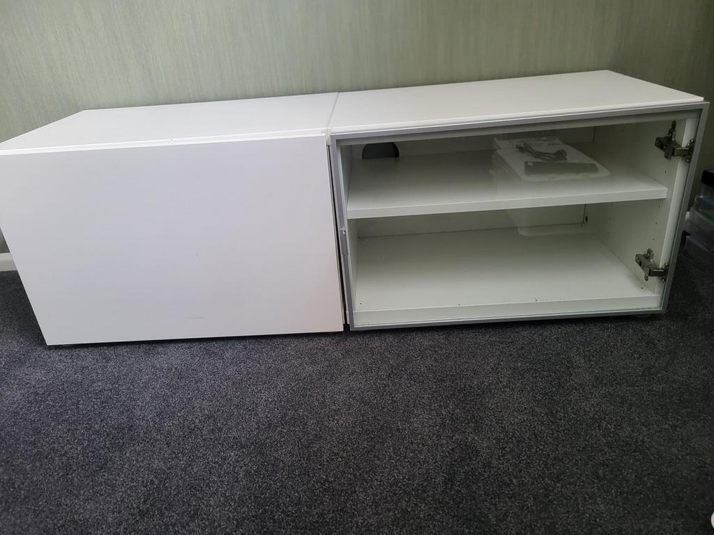 IKEA Bestå kastje met witte en glazen deurtjes, Ophalen, Gebruikt, Minder dan 150 cm, Minder dan 100 cm
