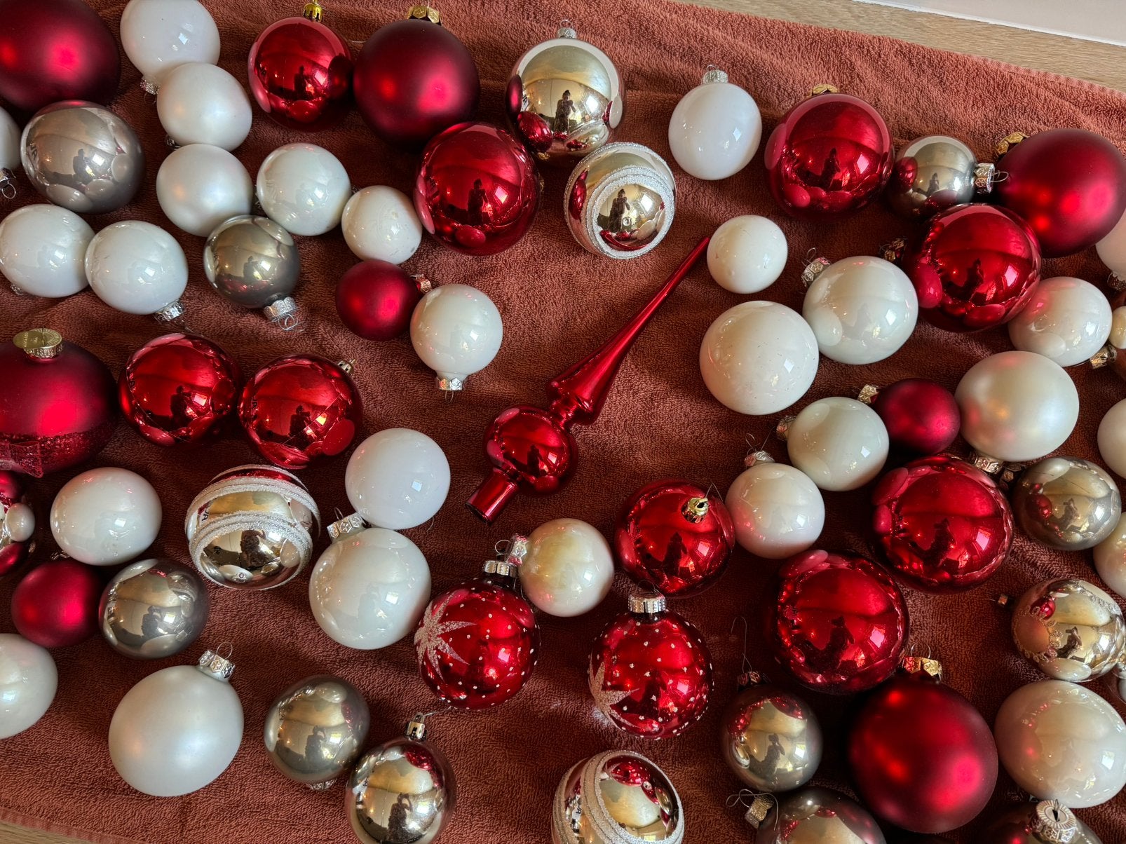 Glazen Kerstballen (en Piek) Mix Rood/ Wit/ Zilver 78 + 12, Diversen, Ophalen, Zo goed als nieuw