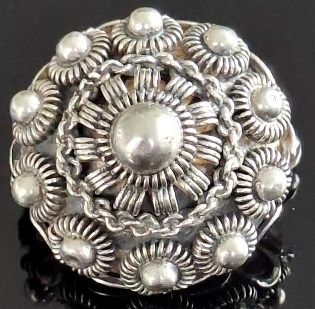Schitterende Antieke Zilveren Zeeuwse Knop Broche 2.4 CM, Minder dan 4 cm, Ophalen of Verzenden, Zo goed als nieuw, Zilver