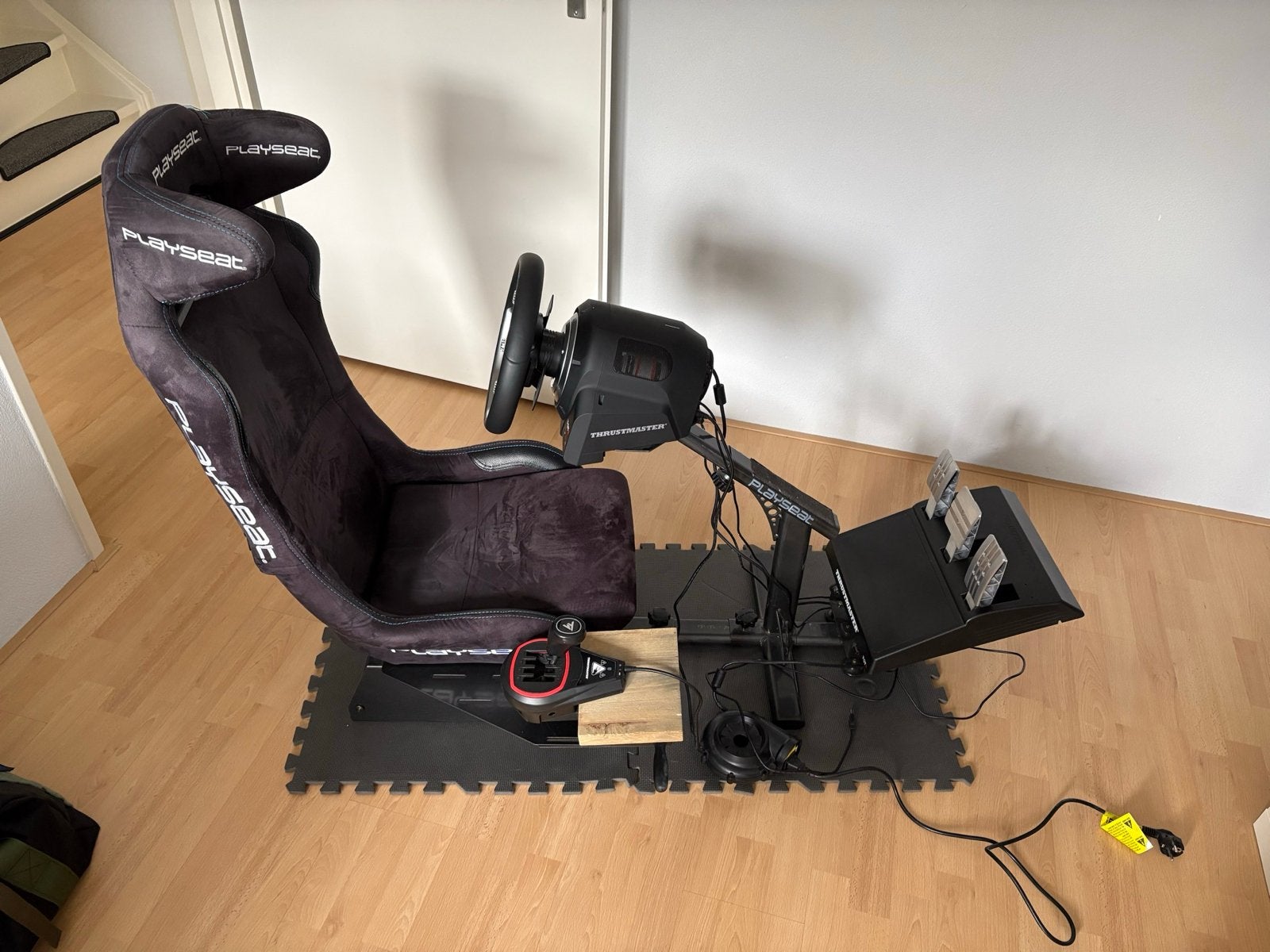 Playseat met Thrustmaster T-GT II en TH8-S Shifter, Ophalen, Racestoel, Force feedback, Zo goed als nieuw
