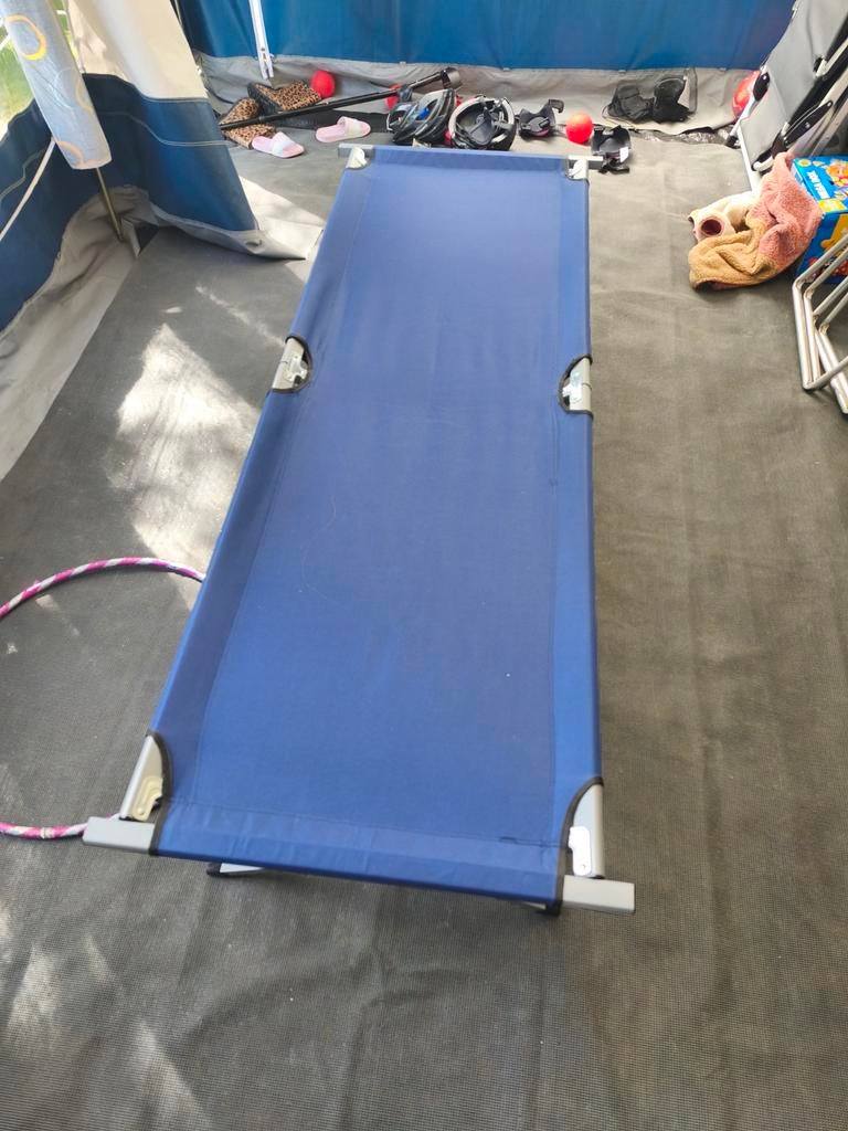Veldbed - Blauw, Caravans en Kamperen, Kampeeraccessoires, Gebruikt, Ophalen of Verzenden