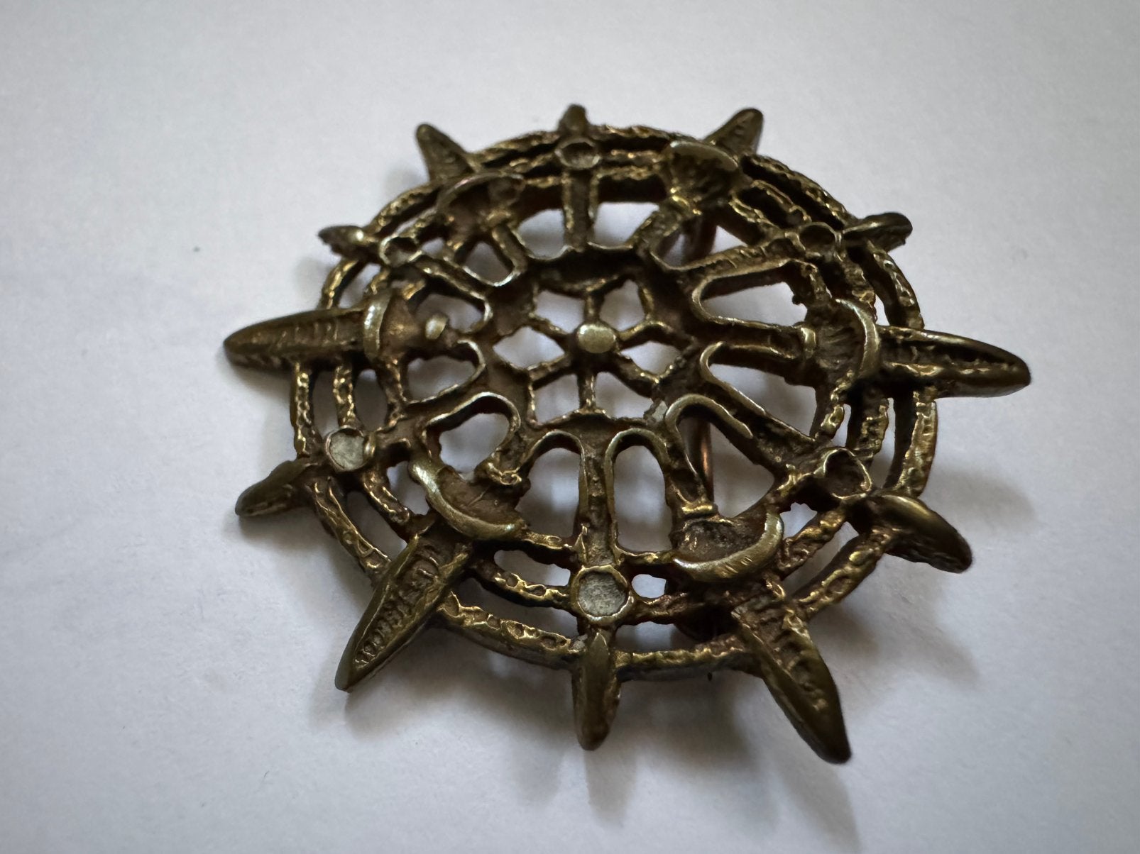 Bronzen broche Knut Paulsen Norway, Sieraden, Tassen en Uiterlijk, Broches, Ophalen of Verzenden, Gebruikt, Bruin, Overige materialen